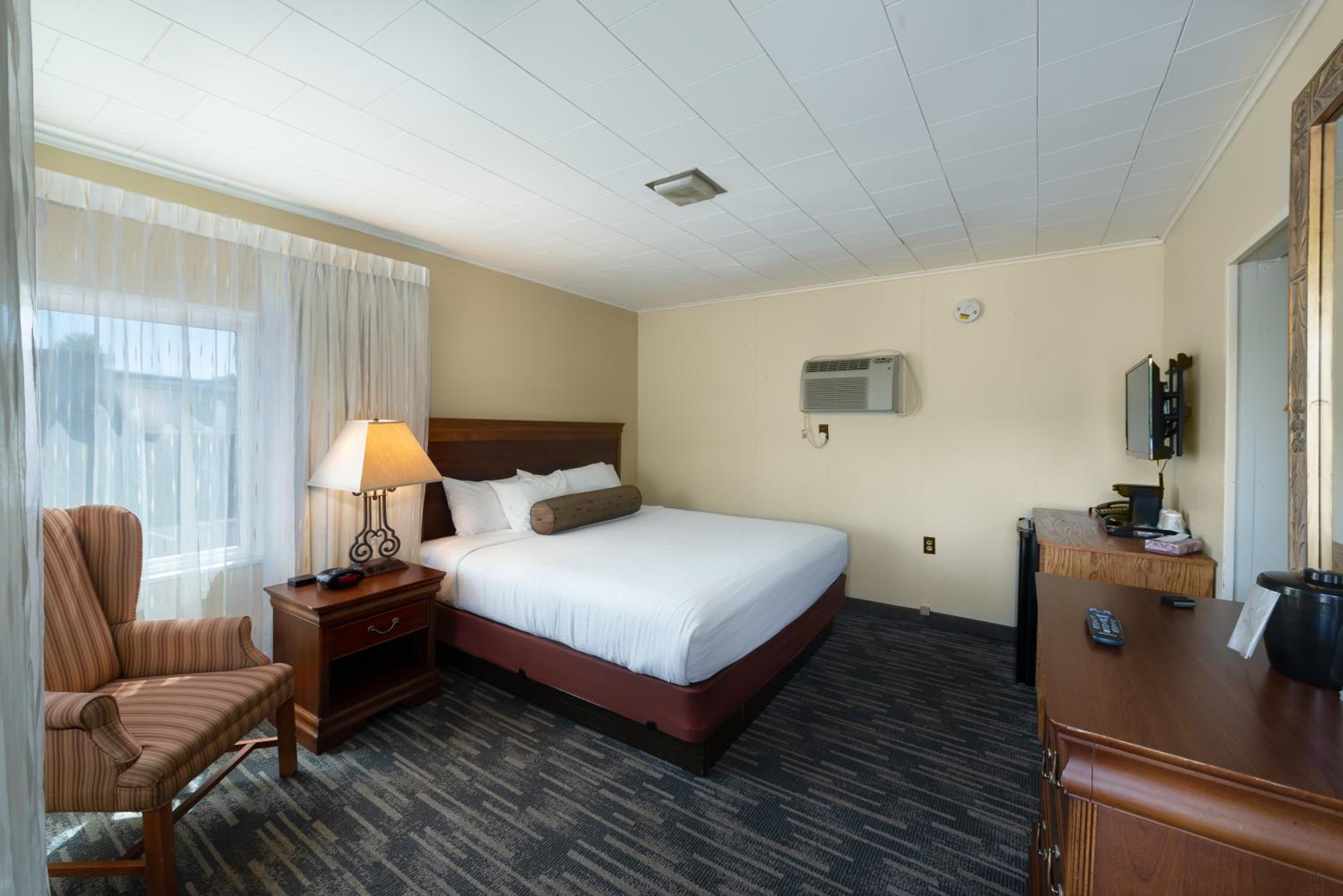 King Room - Poolside photo 1