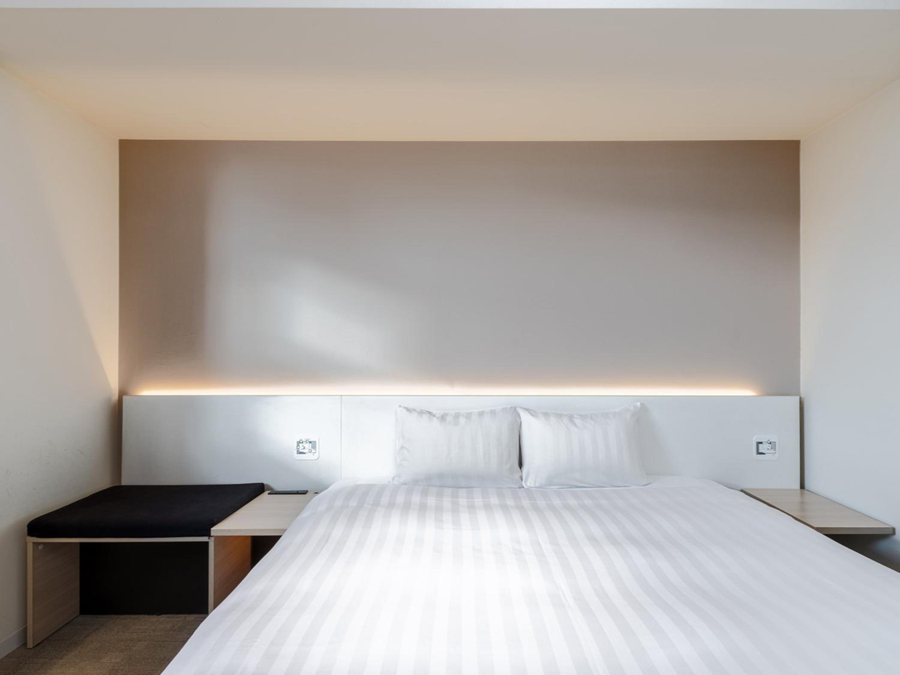 Deluxe King Room - Non-Smoking - Photo 5