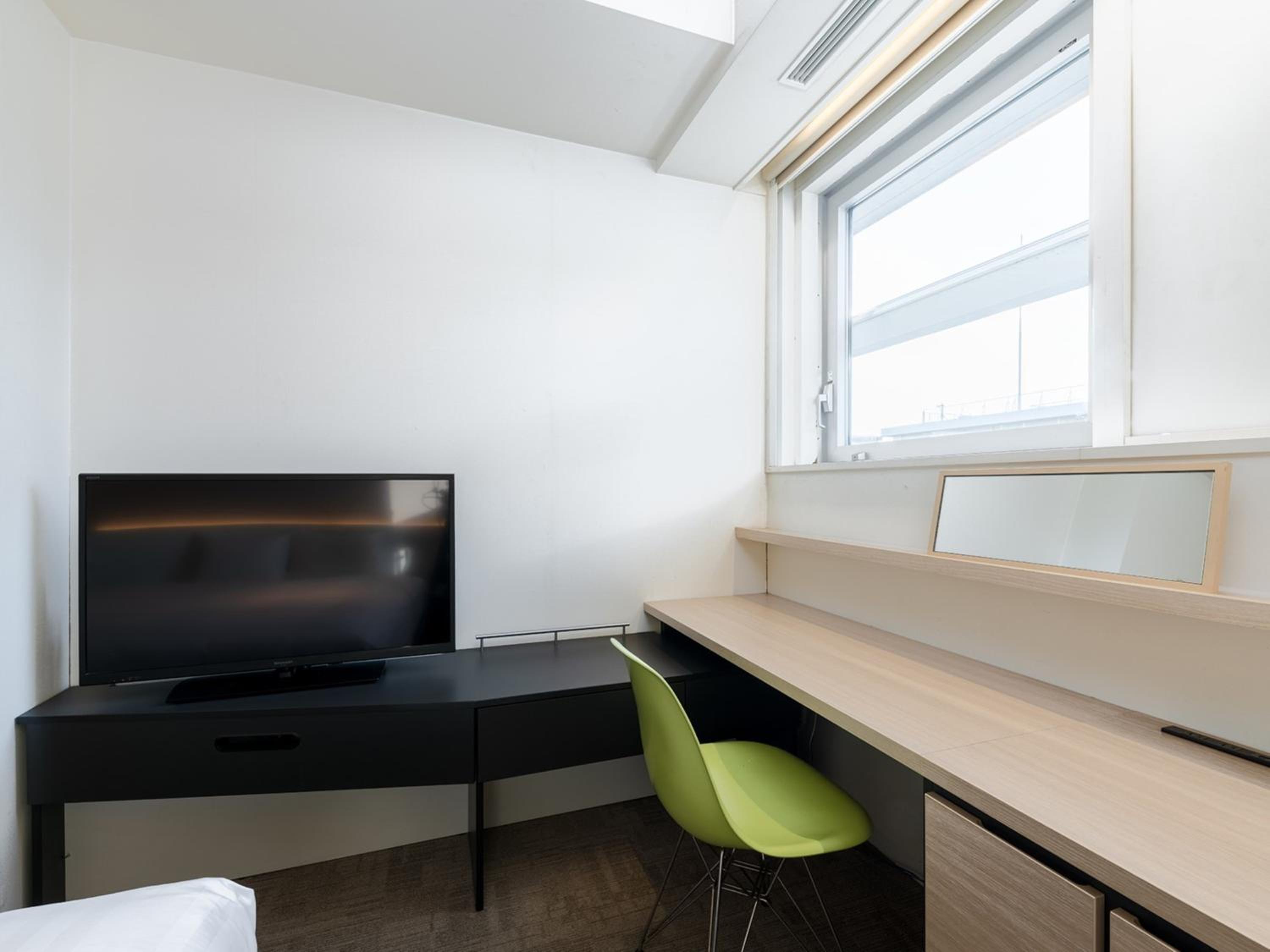 Deluxe King Room - Non-Smoking - Photo 4