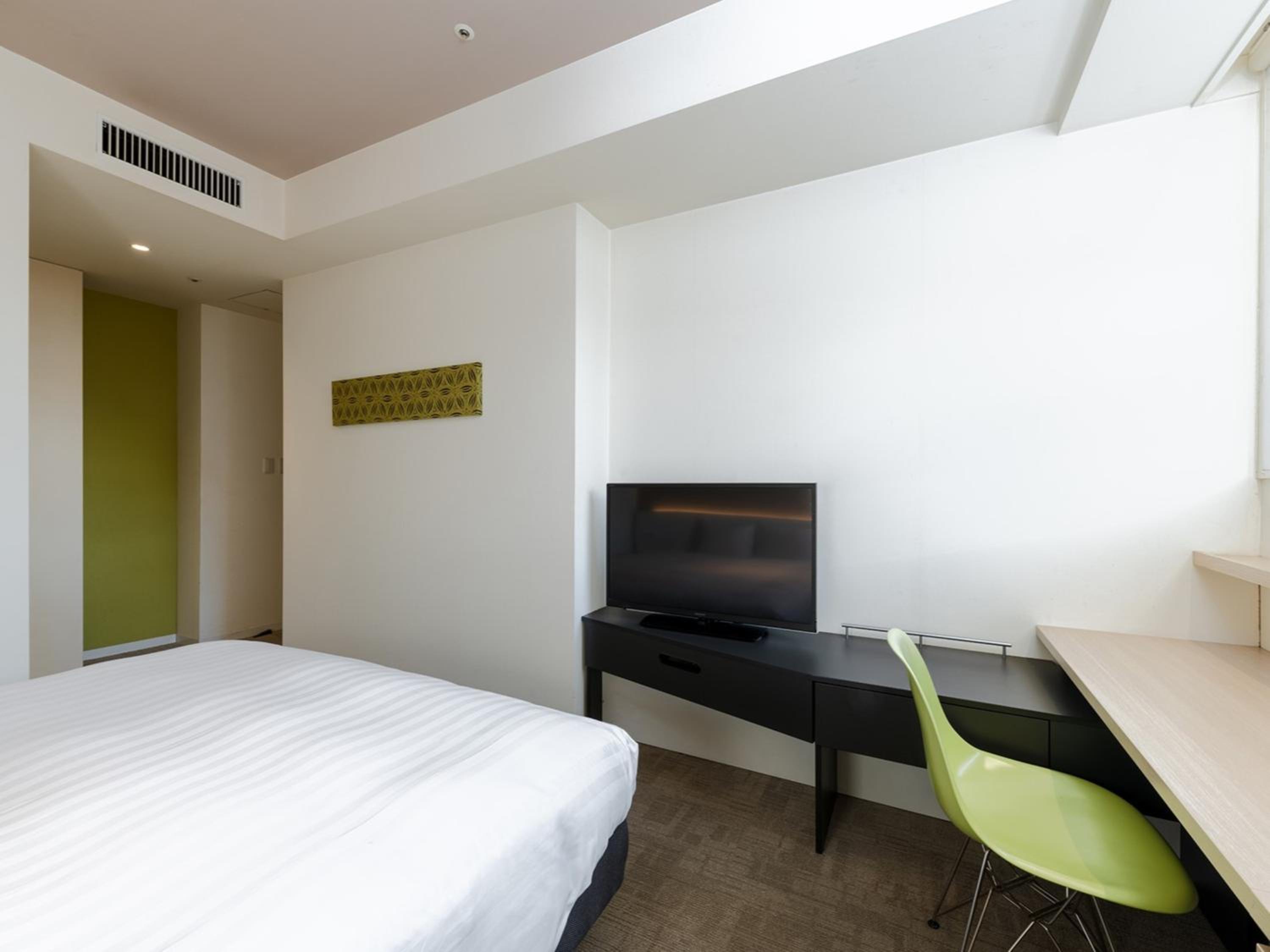 Deluxe King Room - Non-Smoking - Photo 3
