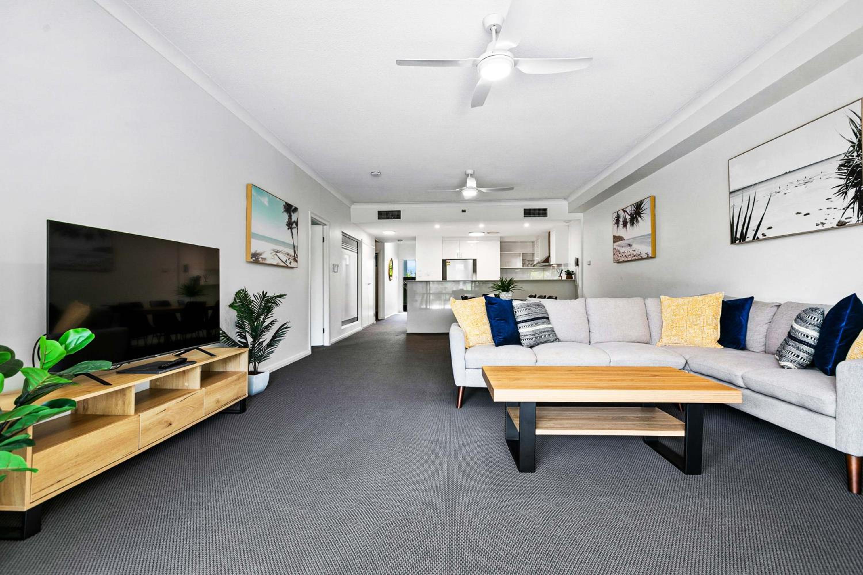 Three-Bedroom Apartment with Pool View photo 3
