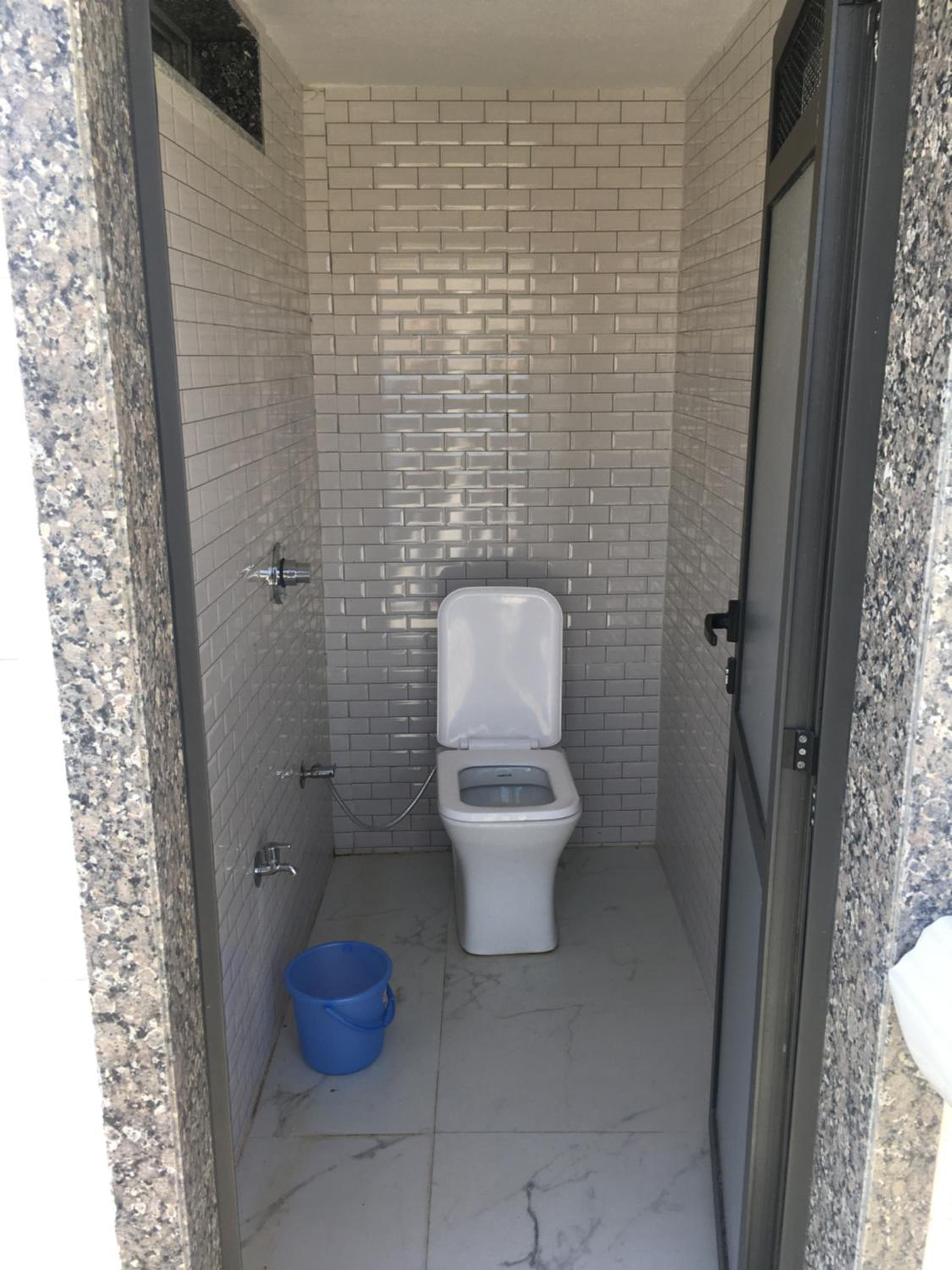 Family Room with Shared Bathroom photo 2