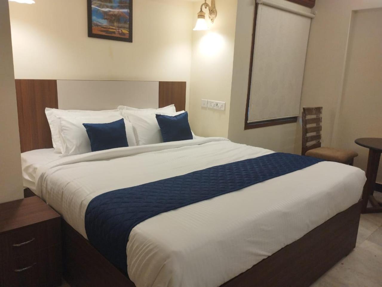 Large Double Room photo 1