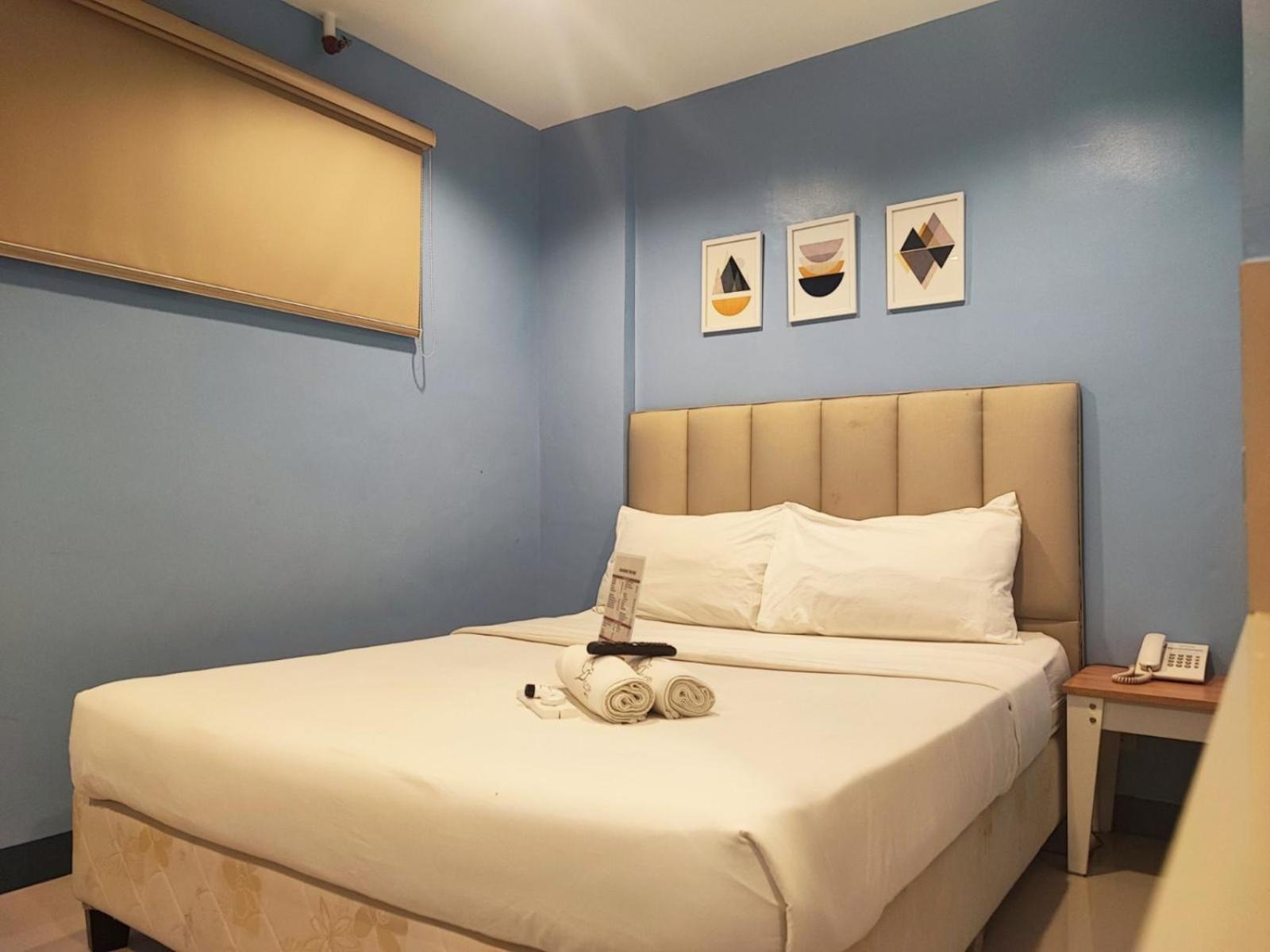 Deluxe Queen Room - Photo 1