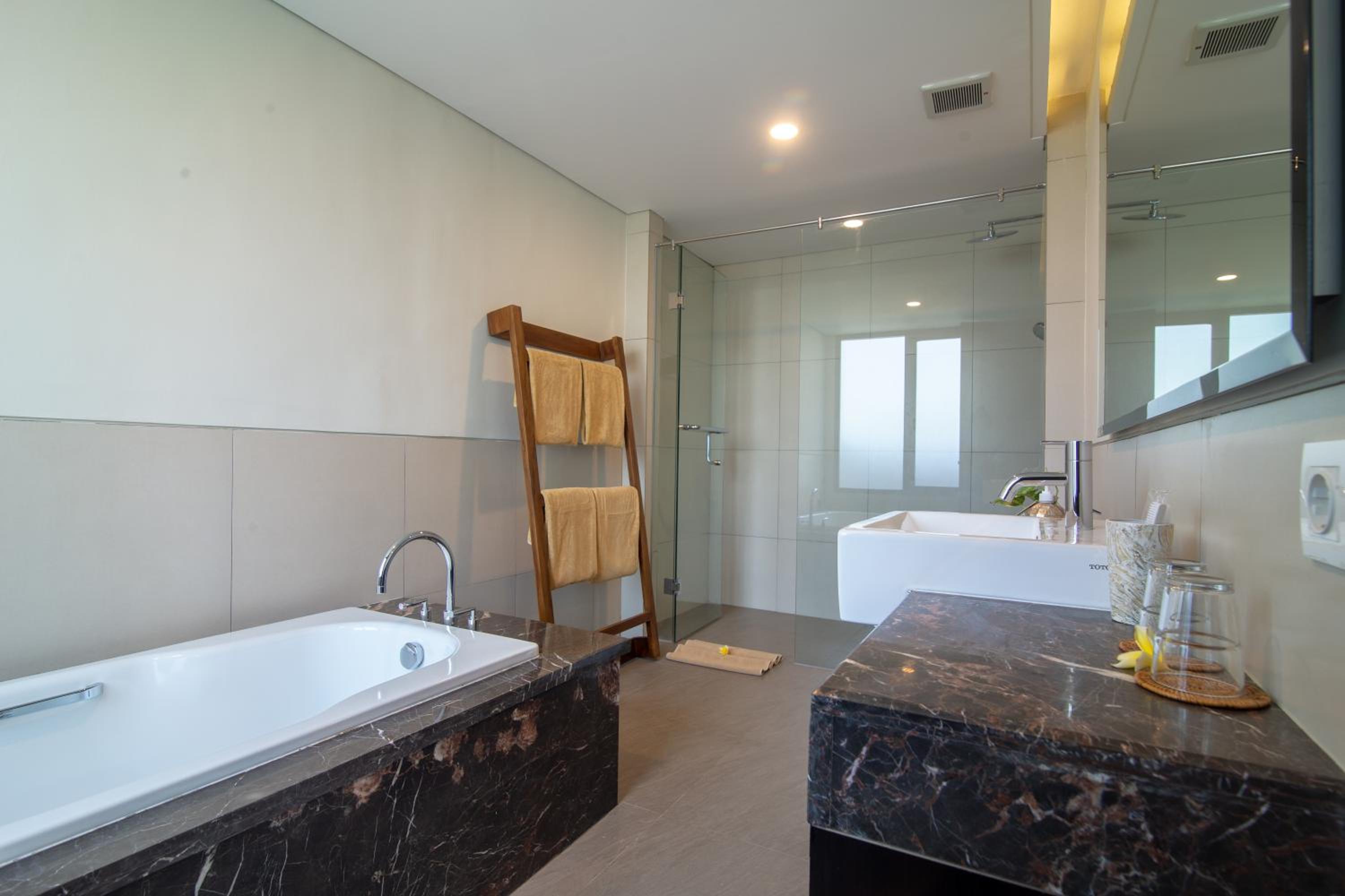 Four-Bedroom Villa with Private Pool - Photo 28