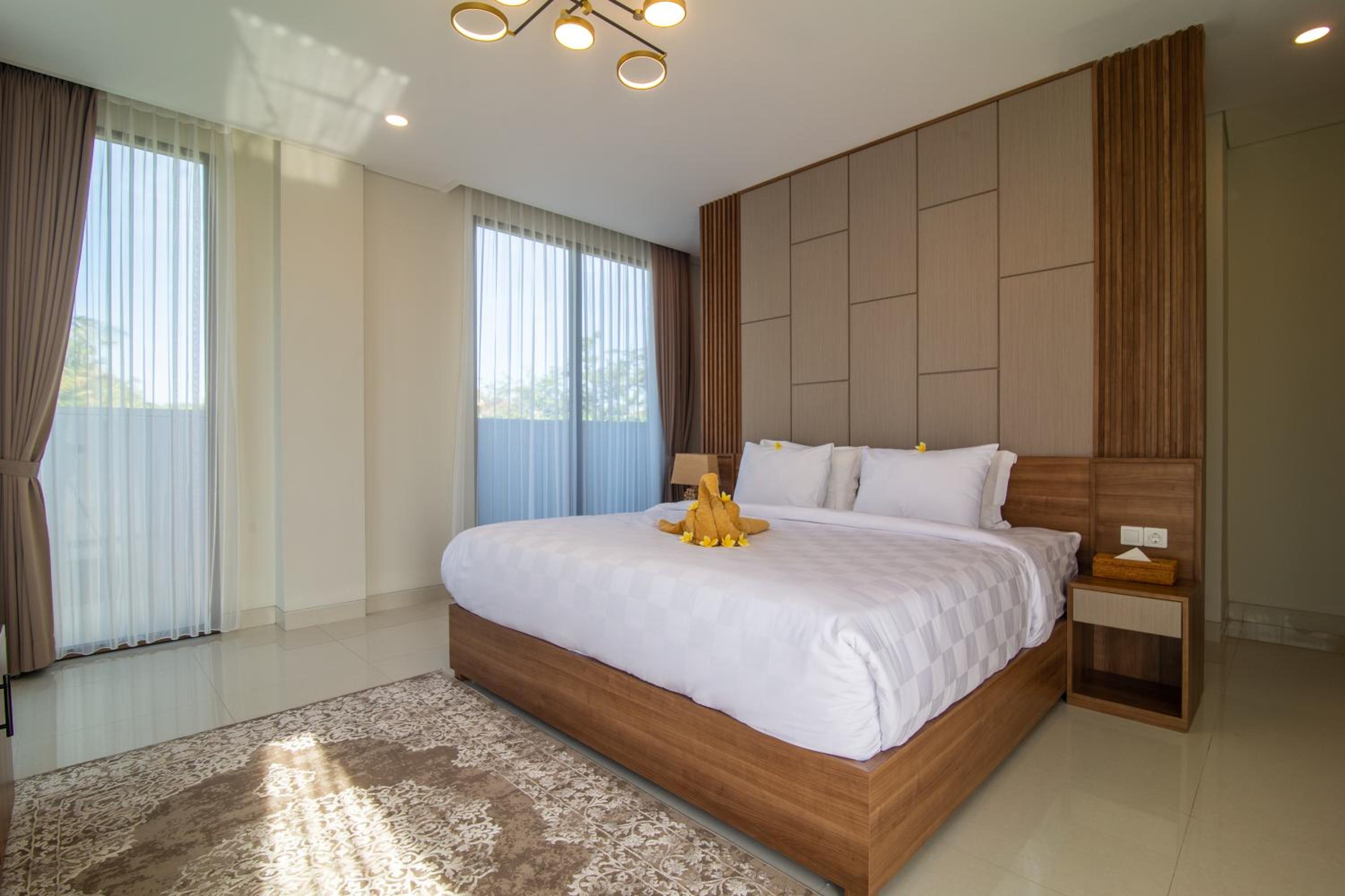 Four-Bedroom Villa with Private Pool - Photo 31