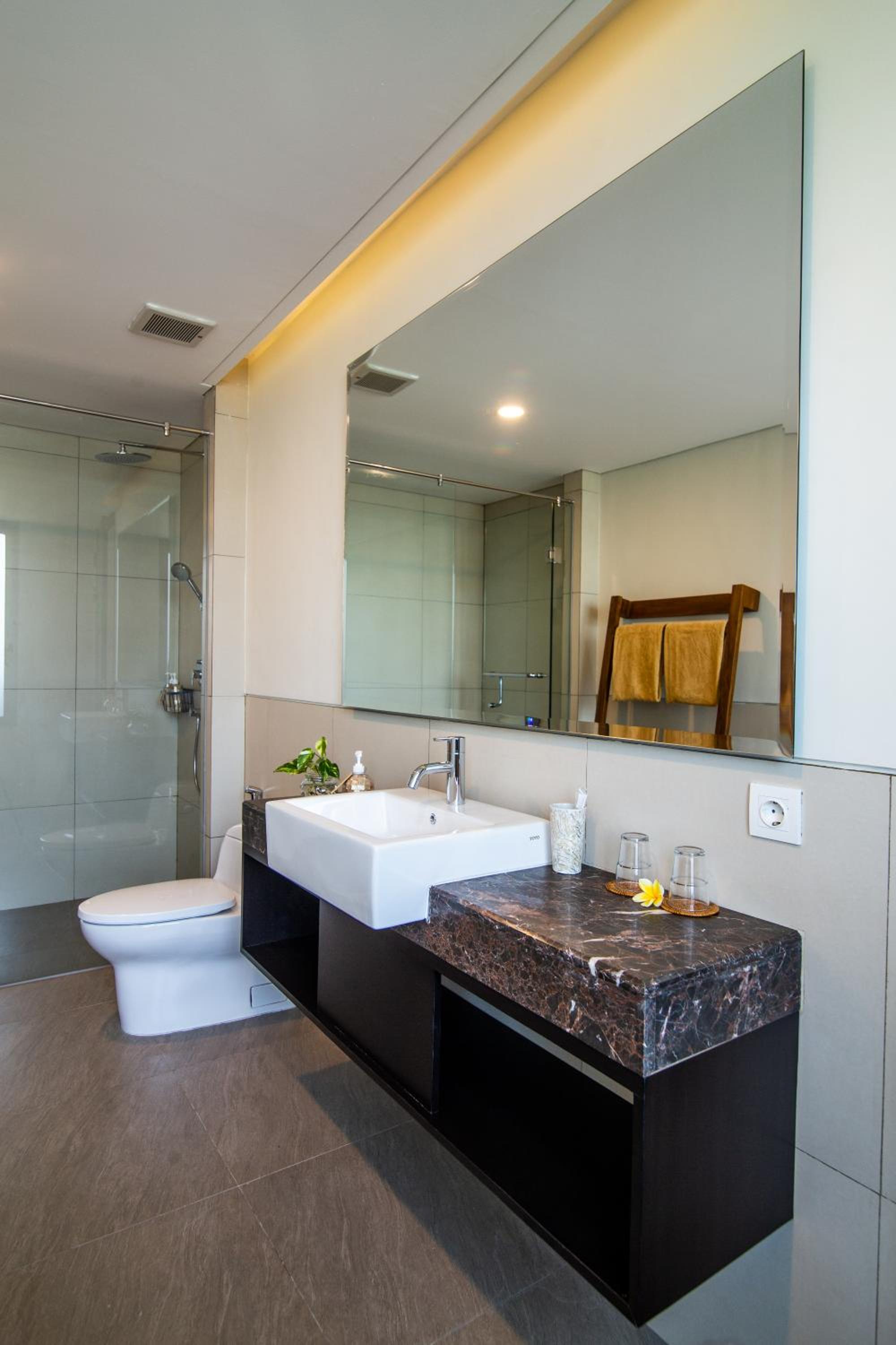 Four-Bedroom Villa with Private Pool - Photo 13