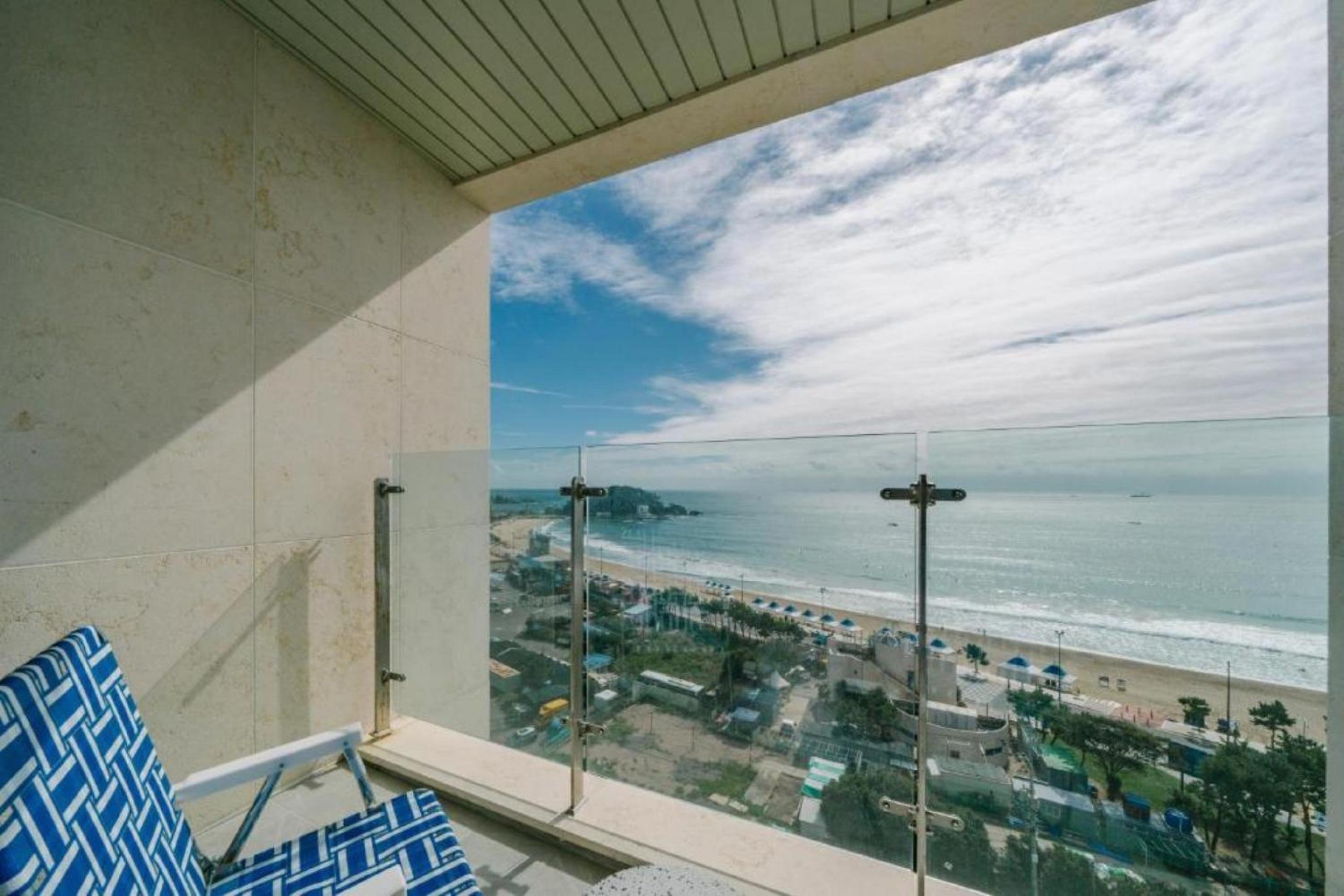 Oceanview Deluxe Queen Terrace - Photo 6