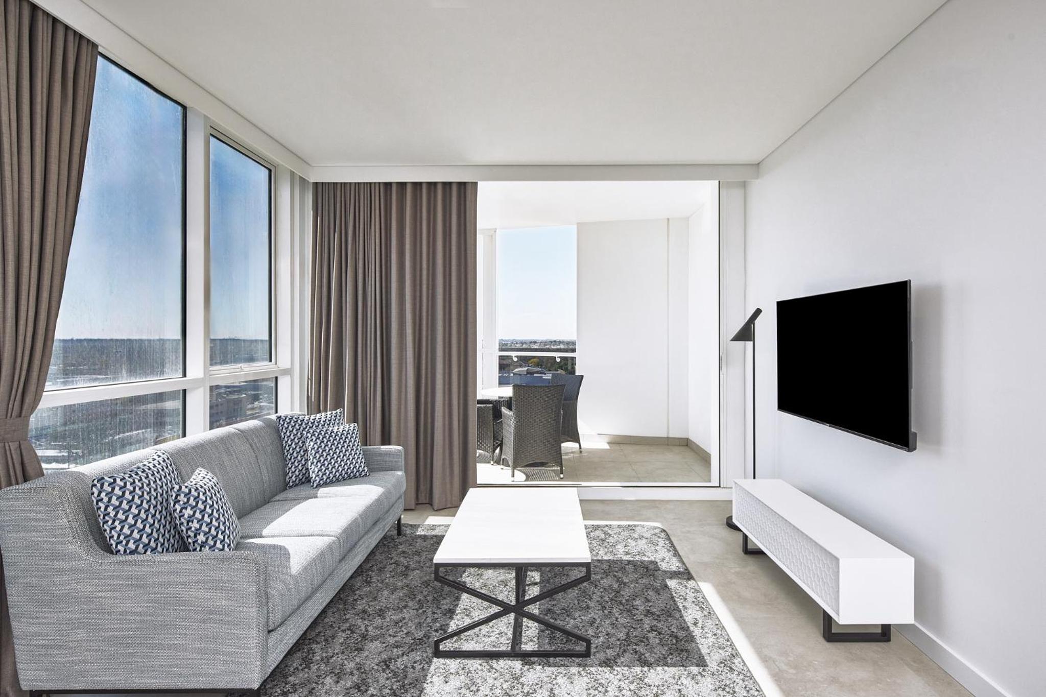 One-Bedroom Balcony Suite photo 1