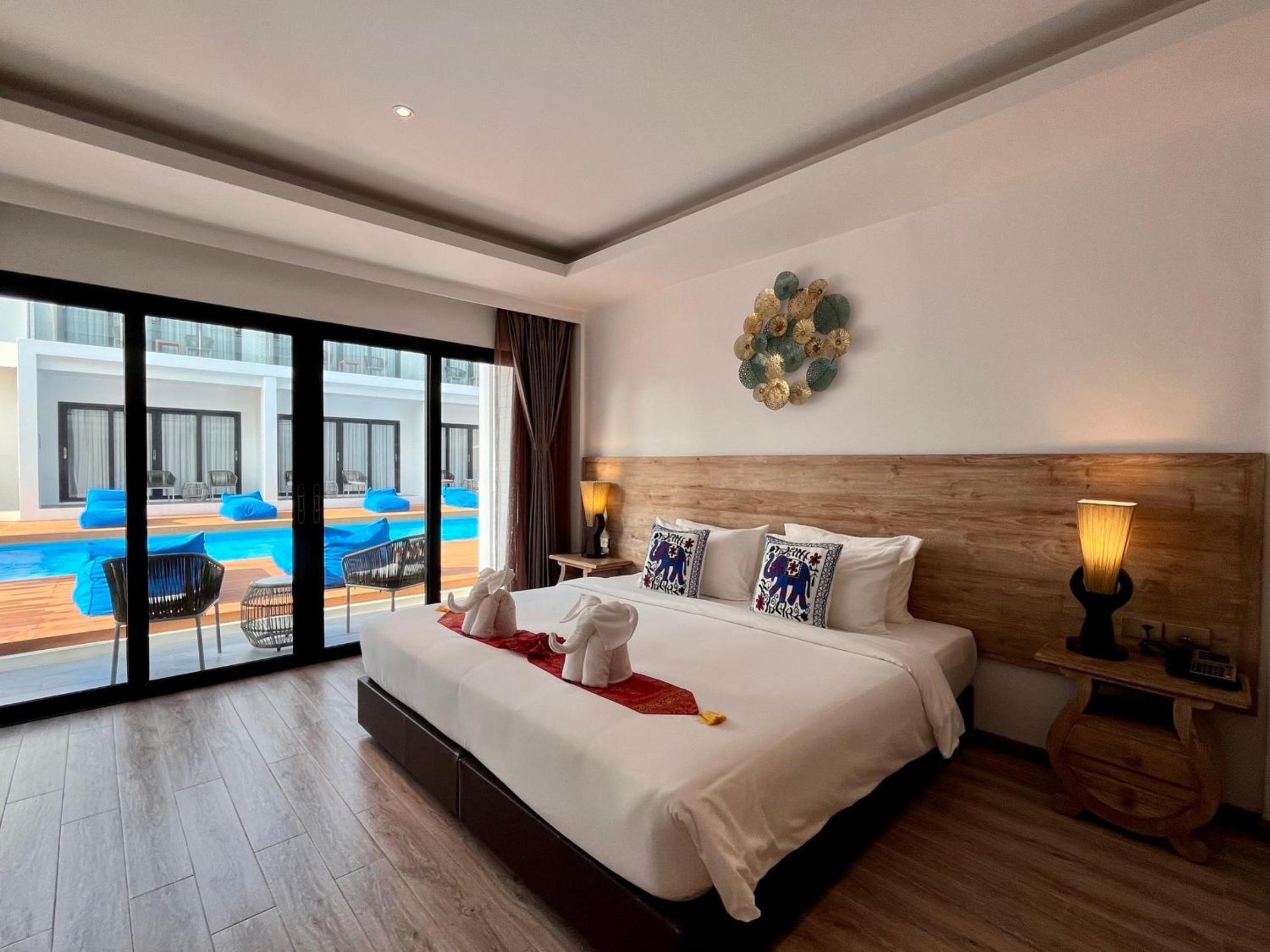 Grand Deluxe Poolside - Photo 1