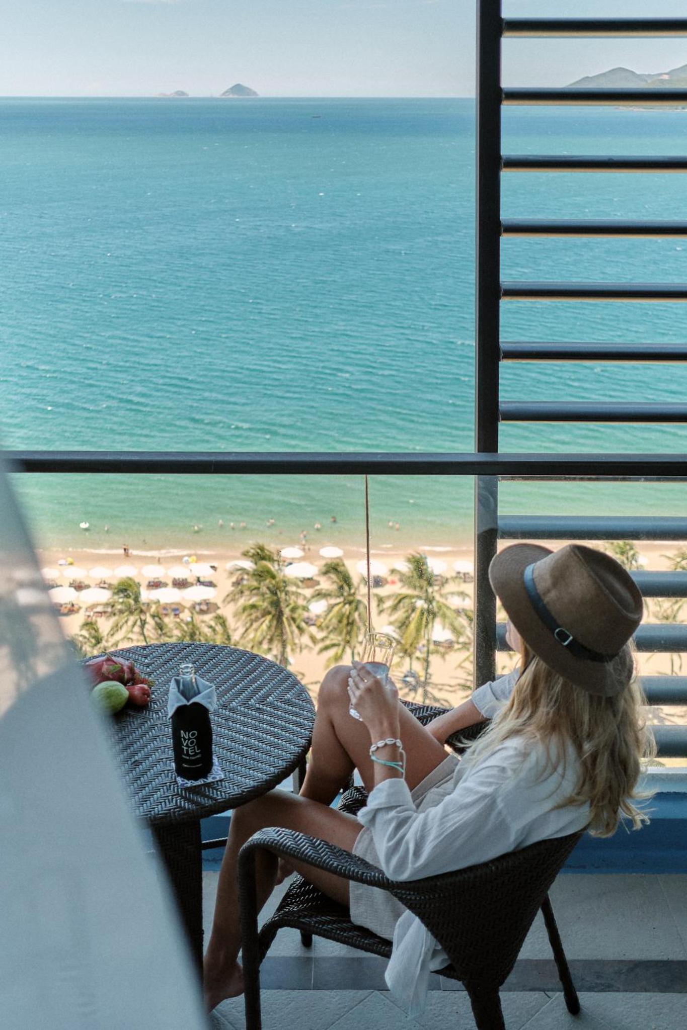 Superior King Room with Ocean View - Photo 3