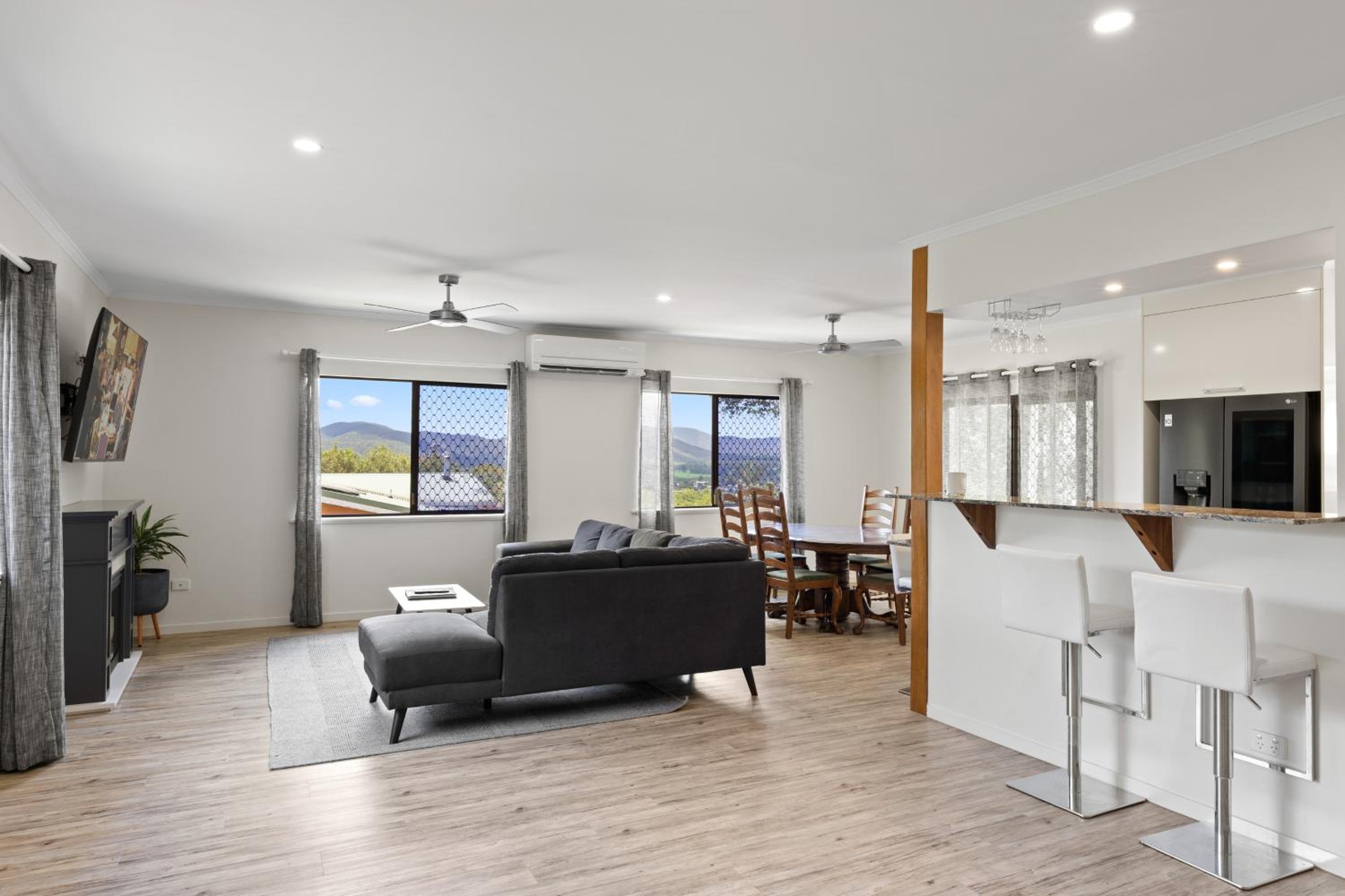 Three-Bedroom House photo 2