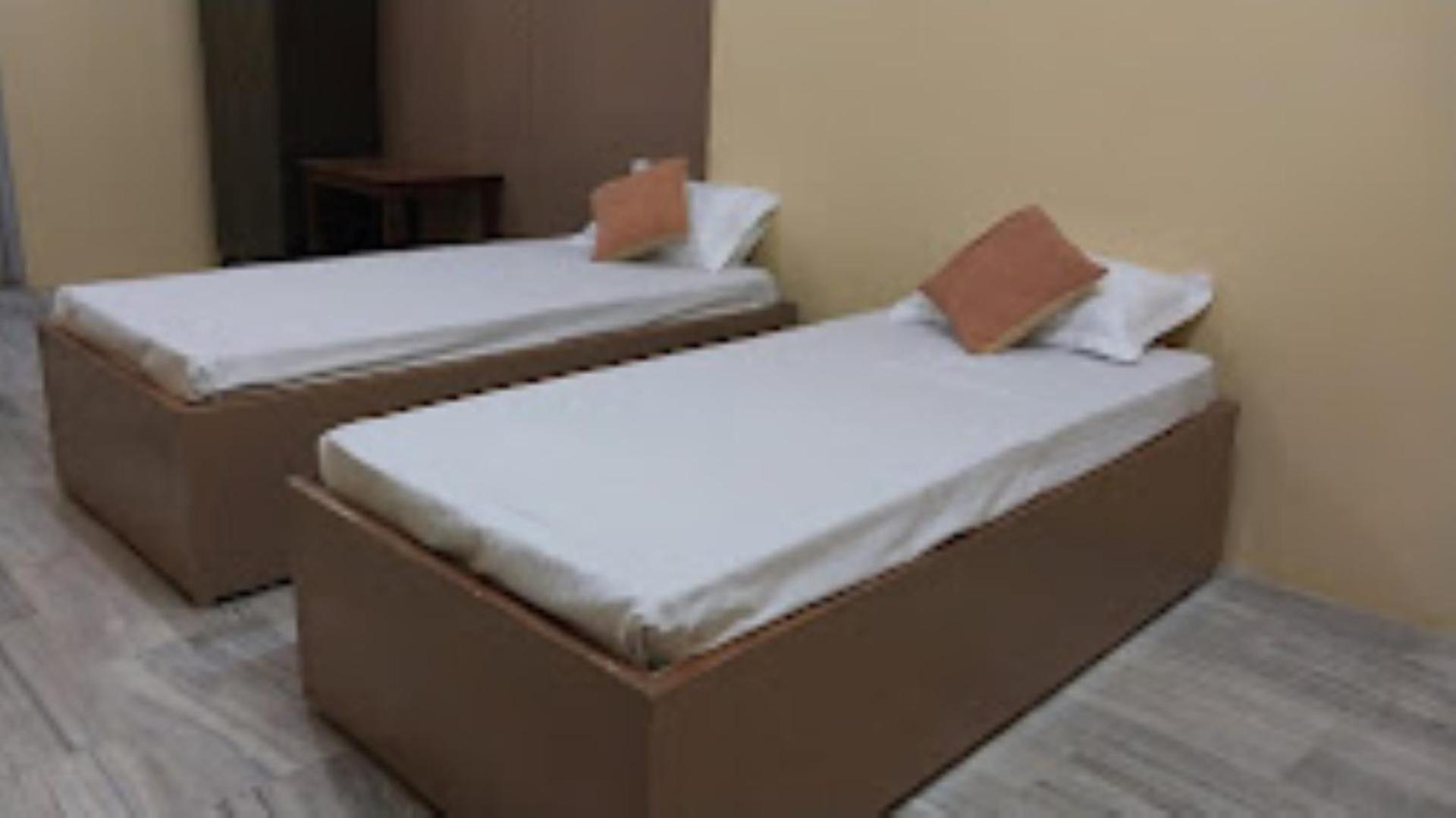 6-Bed Mixed Dormitory Room