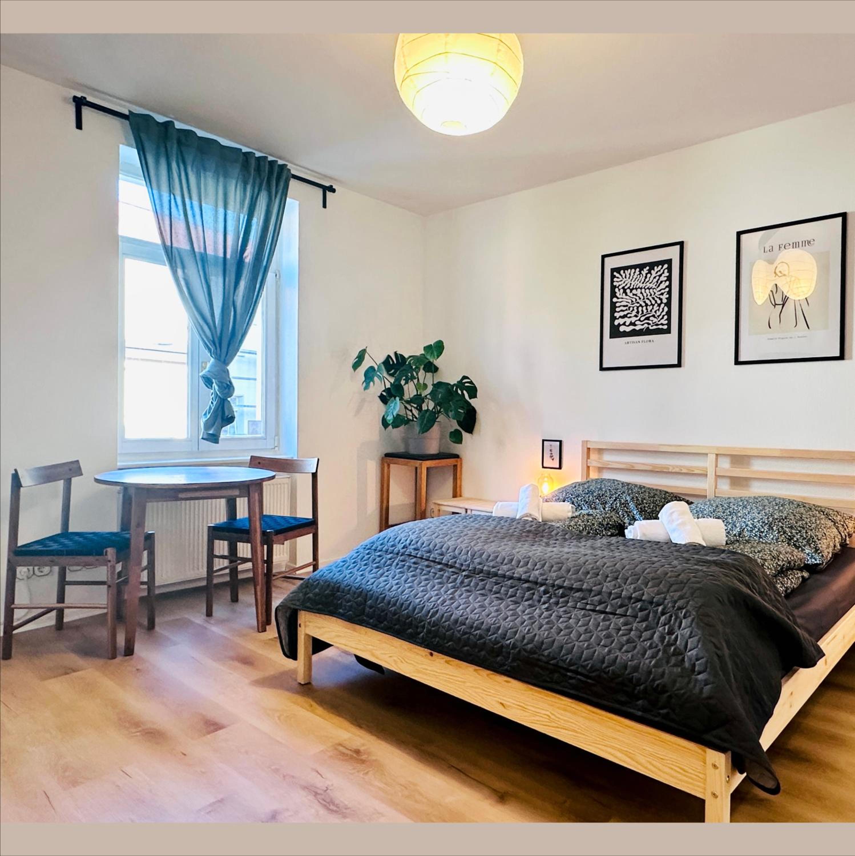 One-Bedroom Apartment photo 1