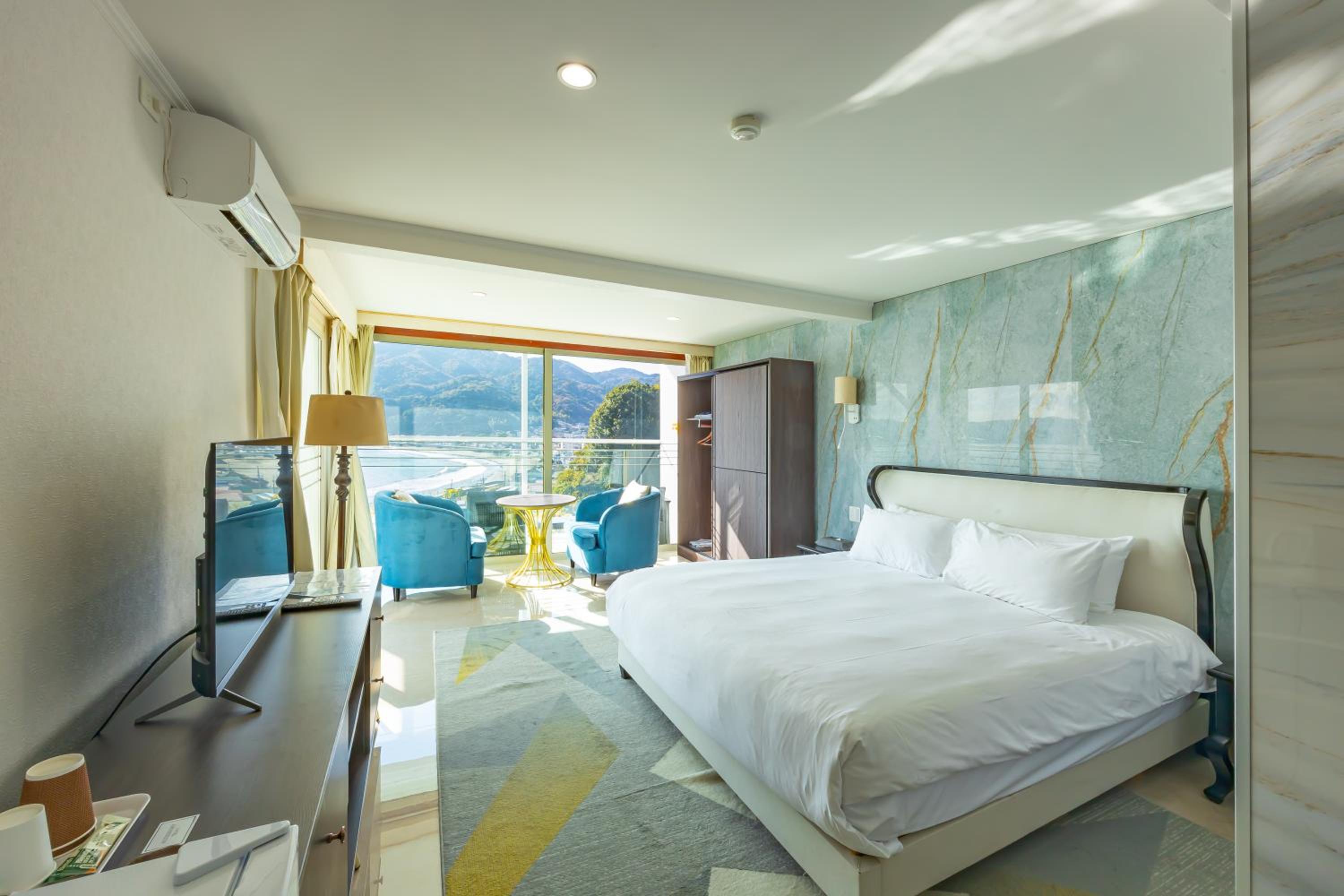 Standard King Room - Photo 1