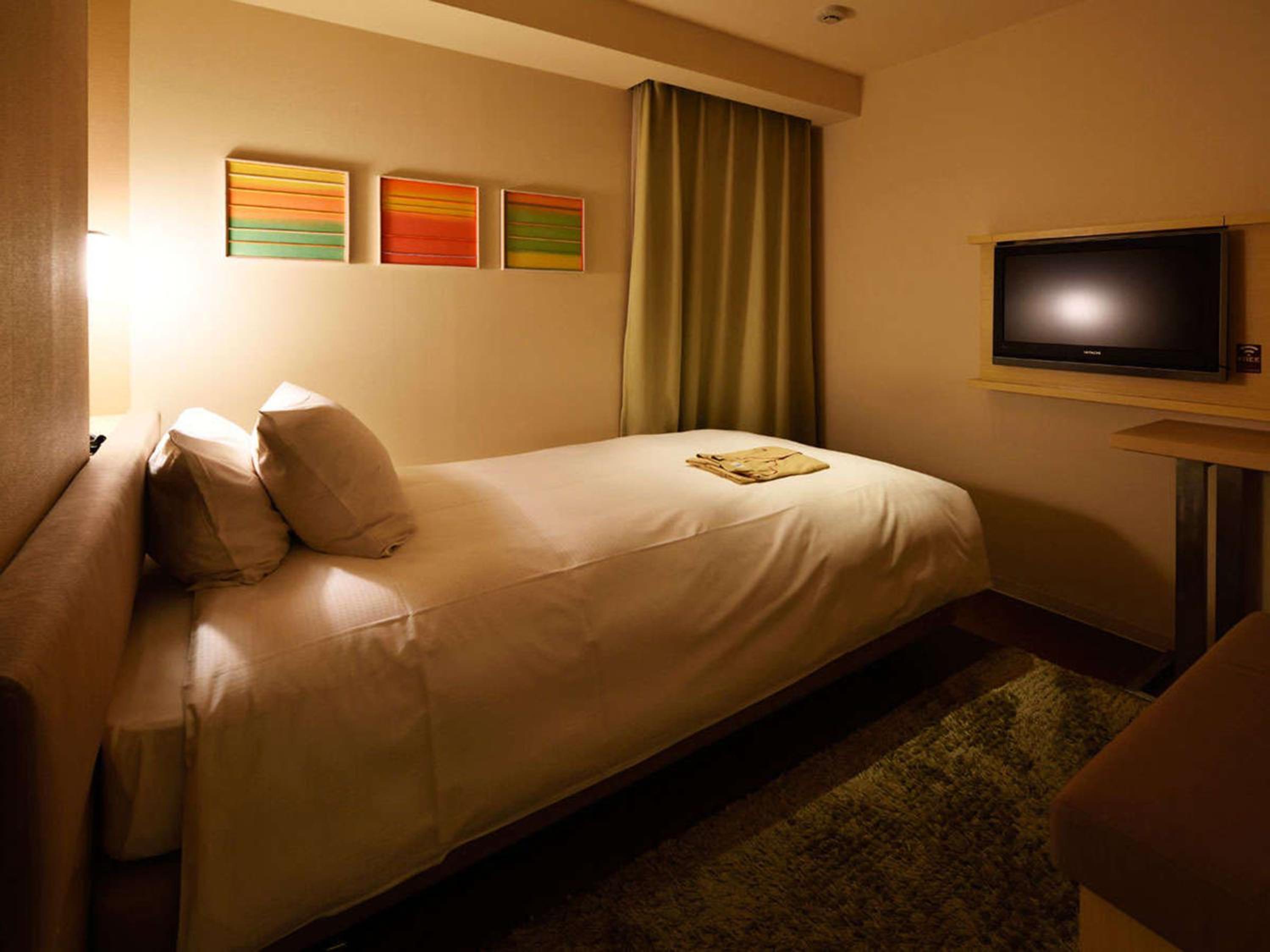 Compact Single Room - Smoking photo 2