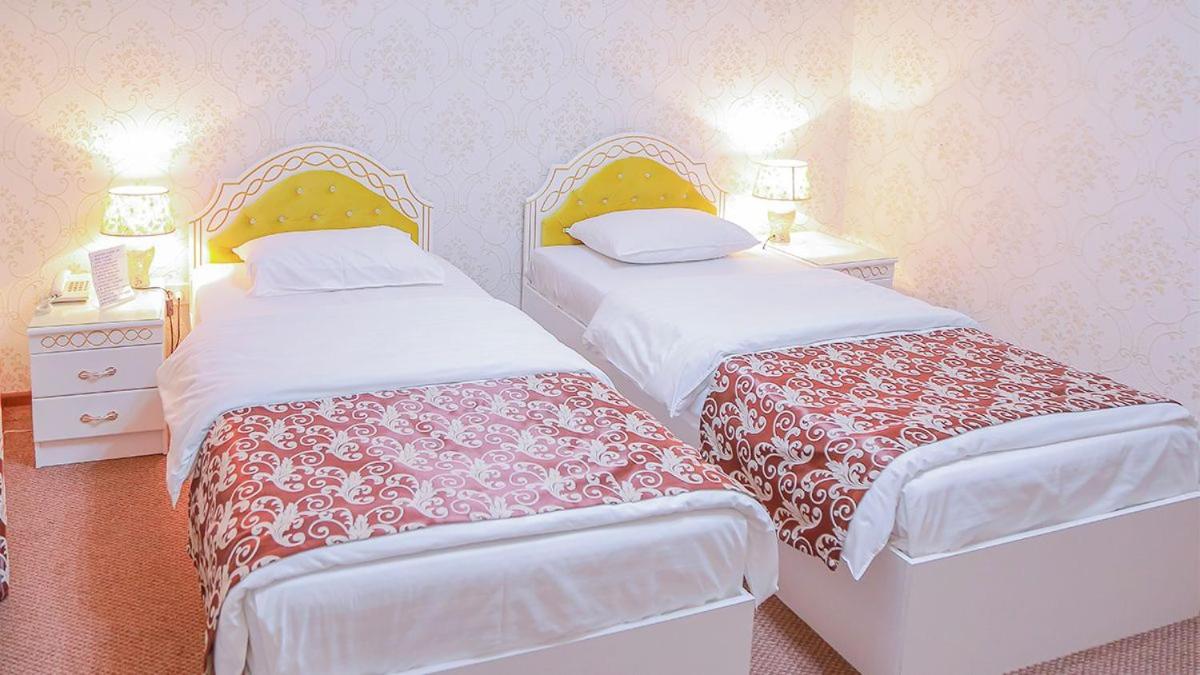 Twin Room with Private Bathroom - Photo 4