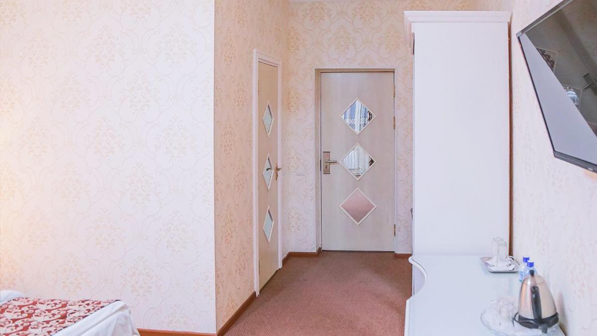 Twin Room with Private Bathroom - Photo 6