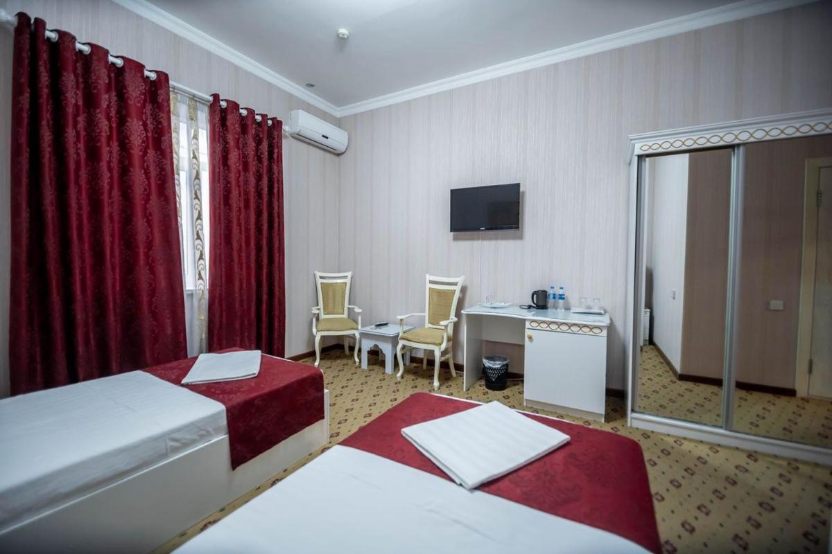 Twin Room with Private Bathroom - Photo 3