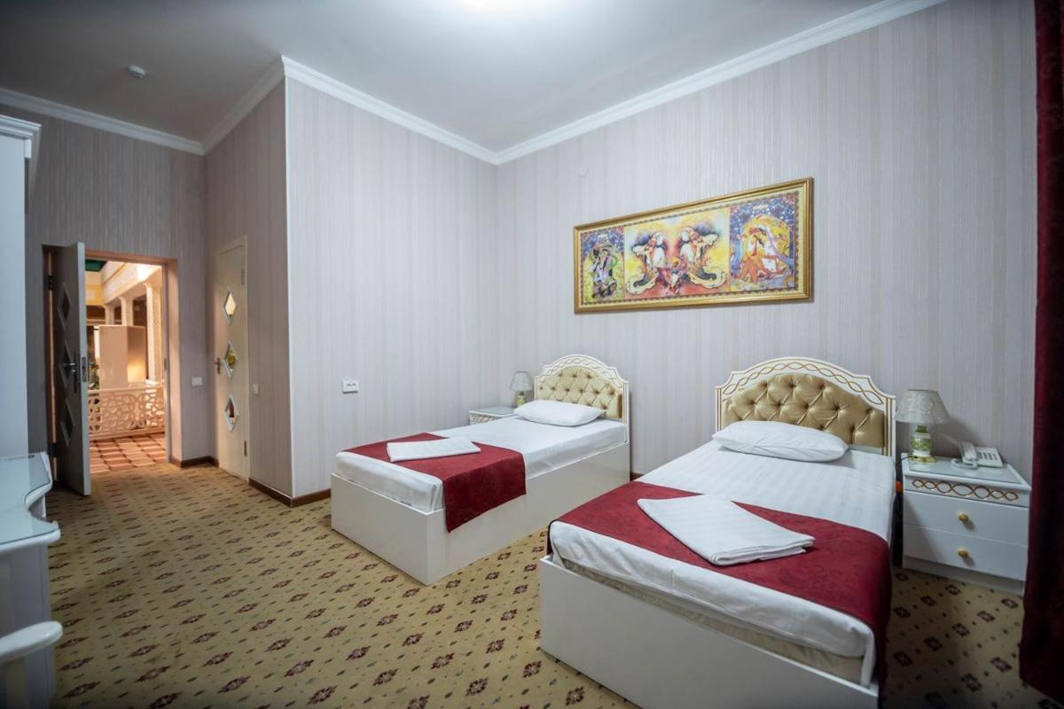Twin Room with Private Bathroom - Photo 2