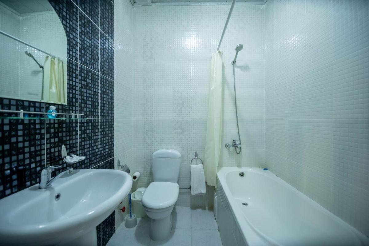 Twin Room with Private Bathroom - Photo 5