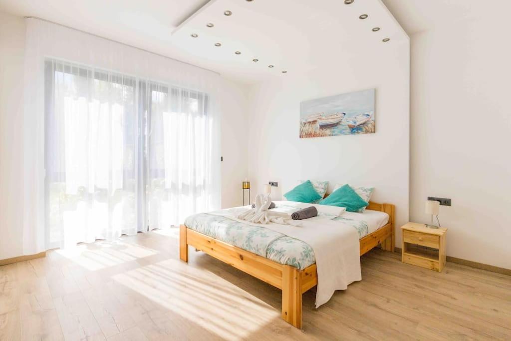 Three-Bedroom Villa photo 2