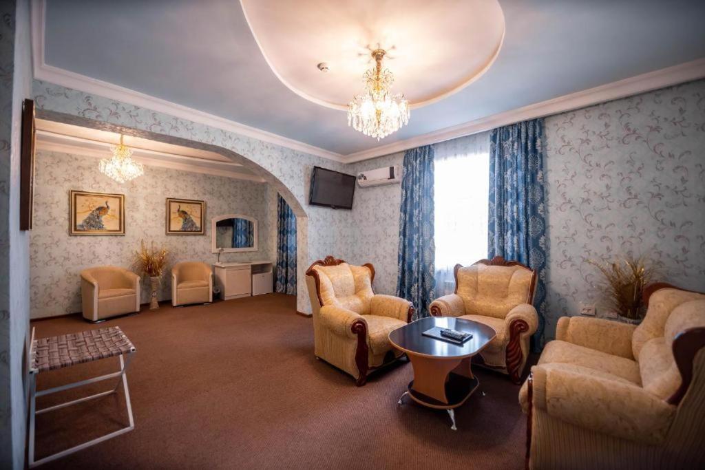Suite - Photo 5