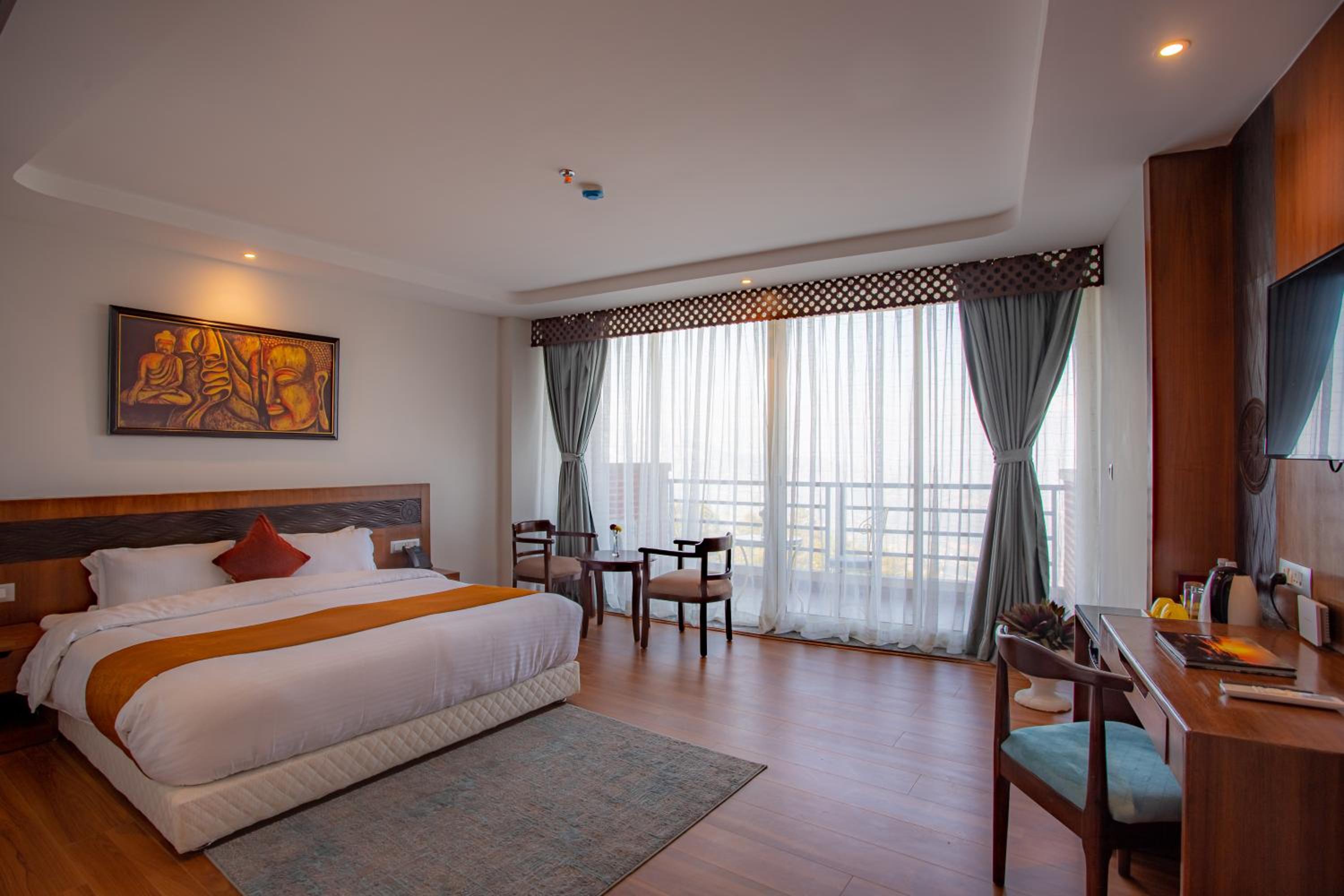 Deluxe Double Room with Balcony photo 2