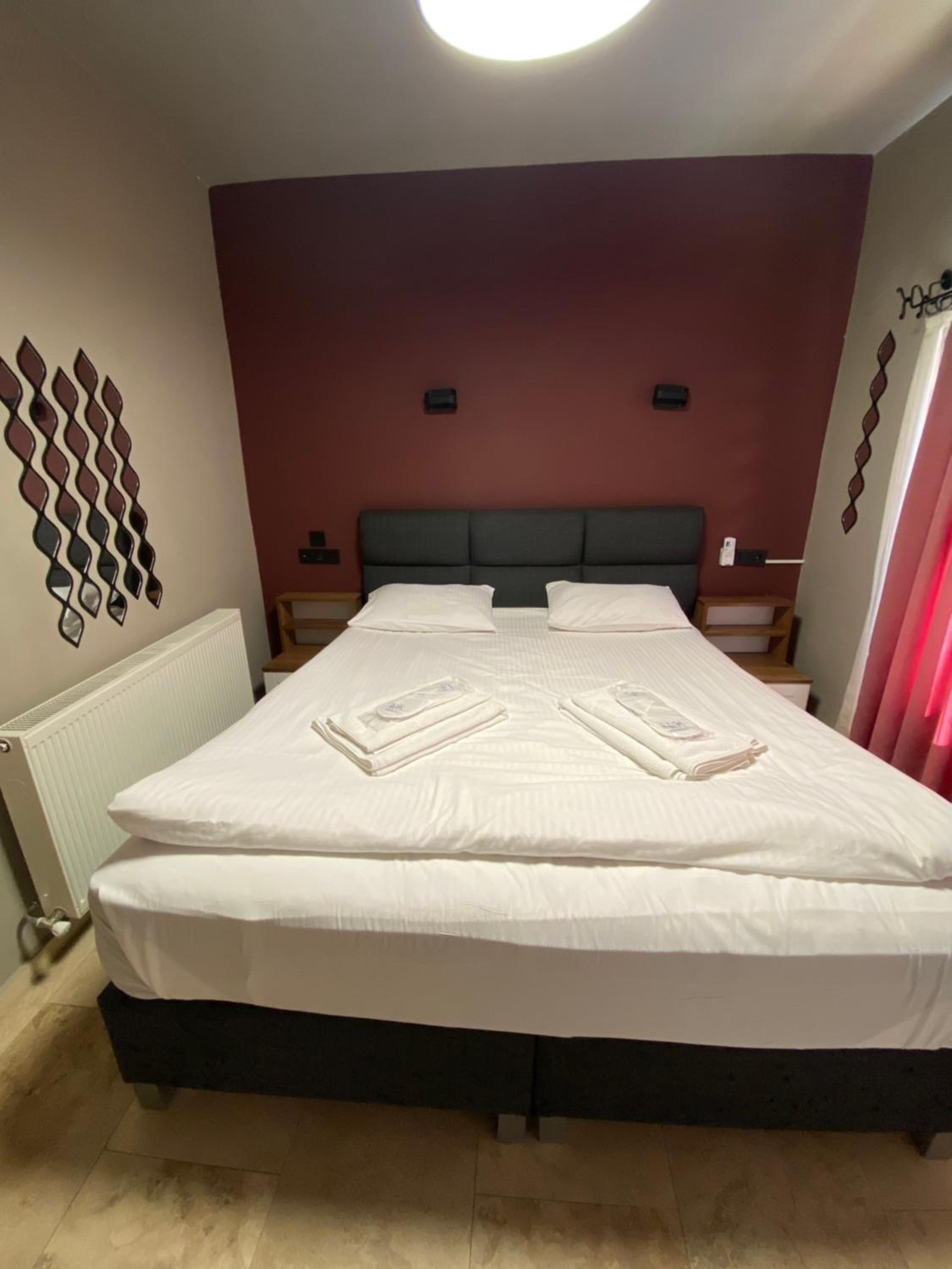 Standard Double or Twin Room with Balcony - Photo 13
