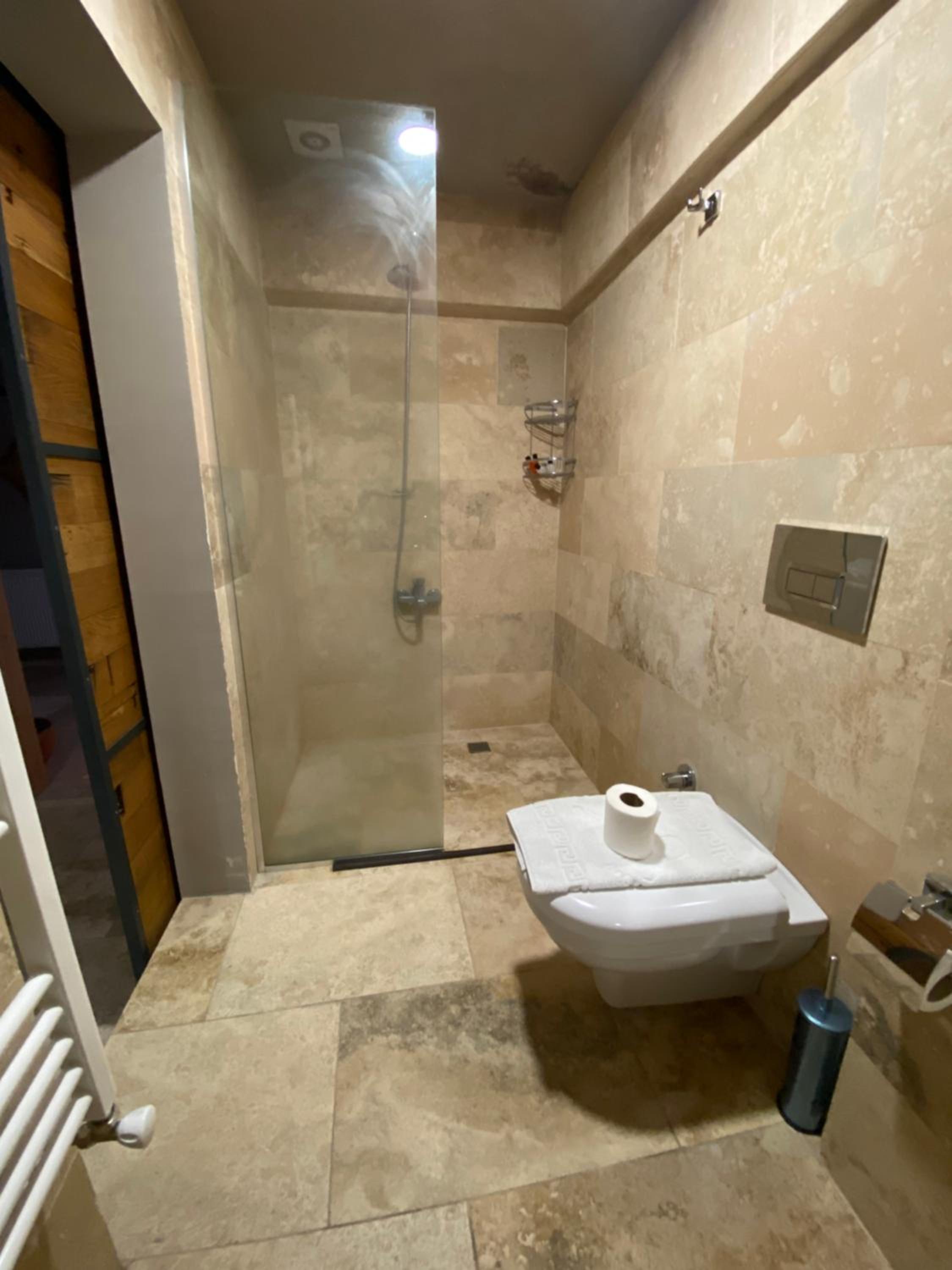 Standard Double or Twin Room - Photo 8
