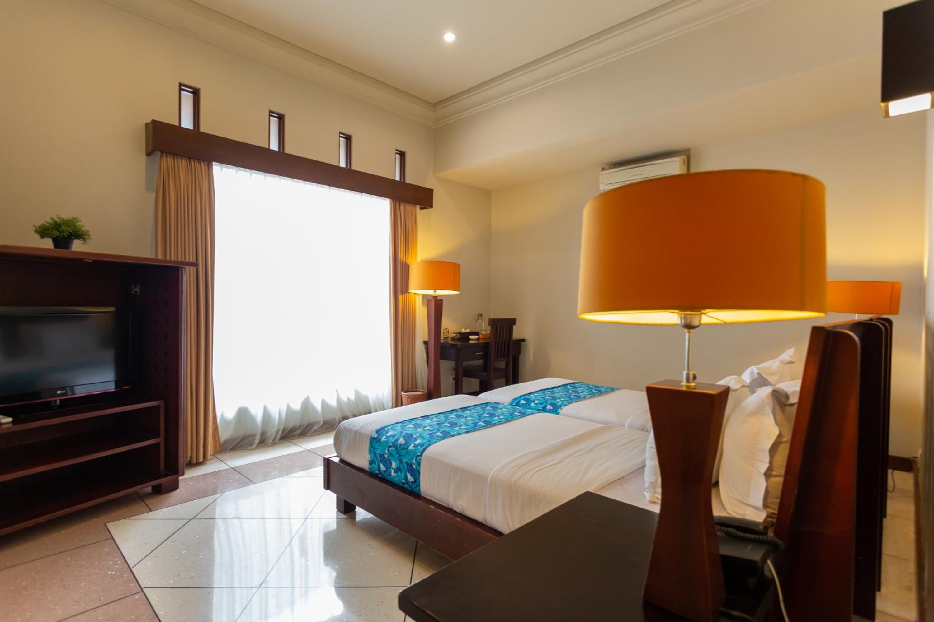 Four-Bedroom Villa with Private Pool and Garden - Photo 3