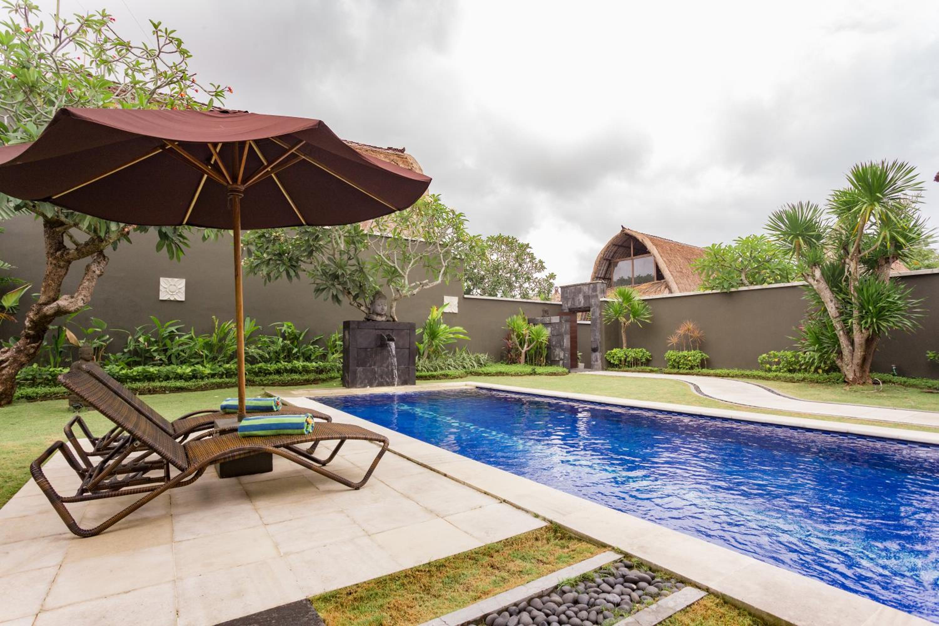 Four-Bedroom Villa with Private Pool and Garden - Photo 7