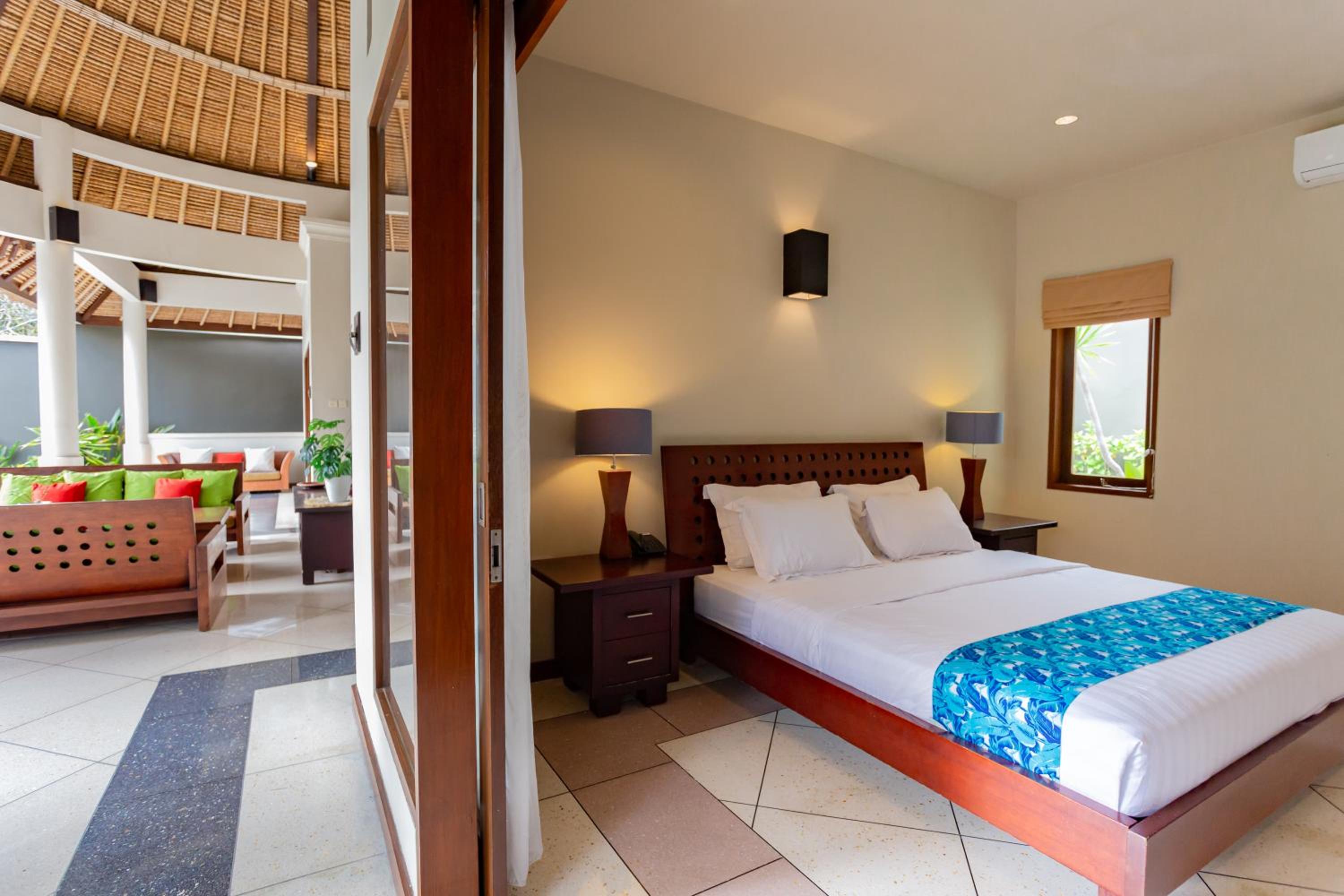 Three-Bedroom Villa with Private Pool and Garden - Photo 5