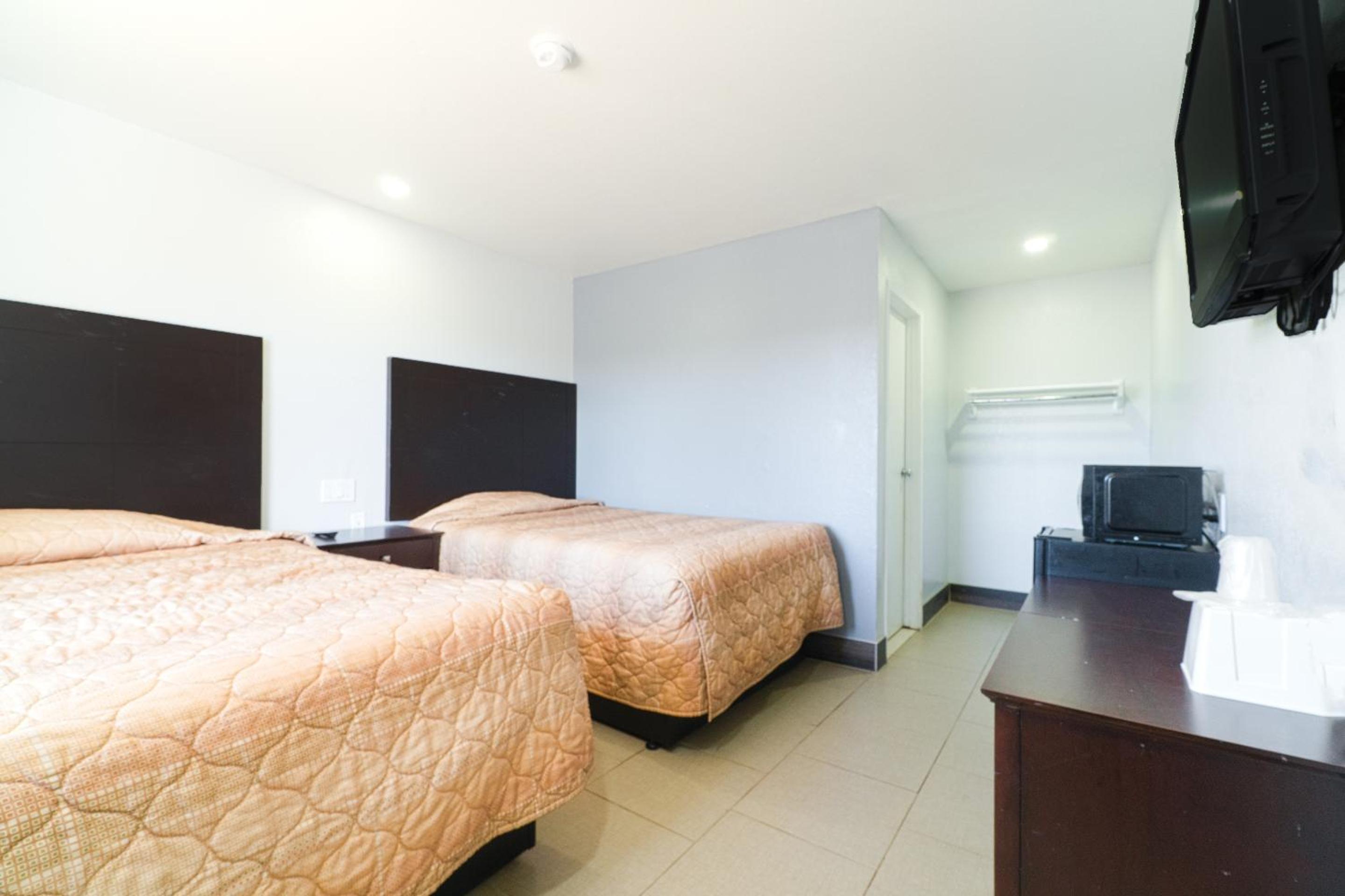 2 Full Beds Accessible Non - Smoking photo 1