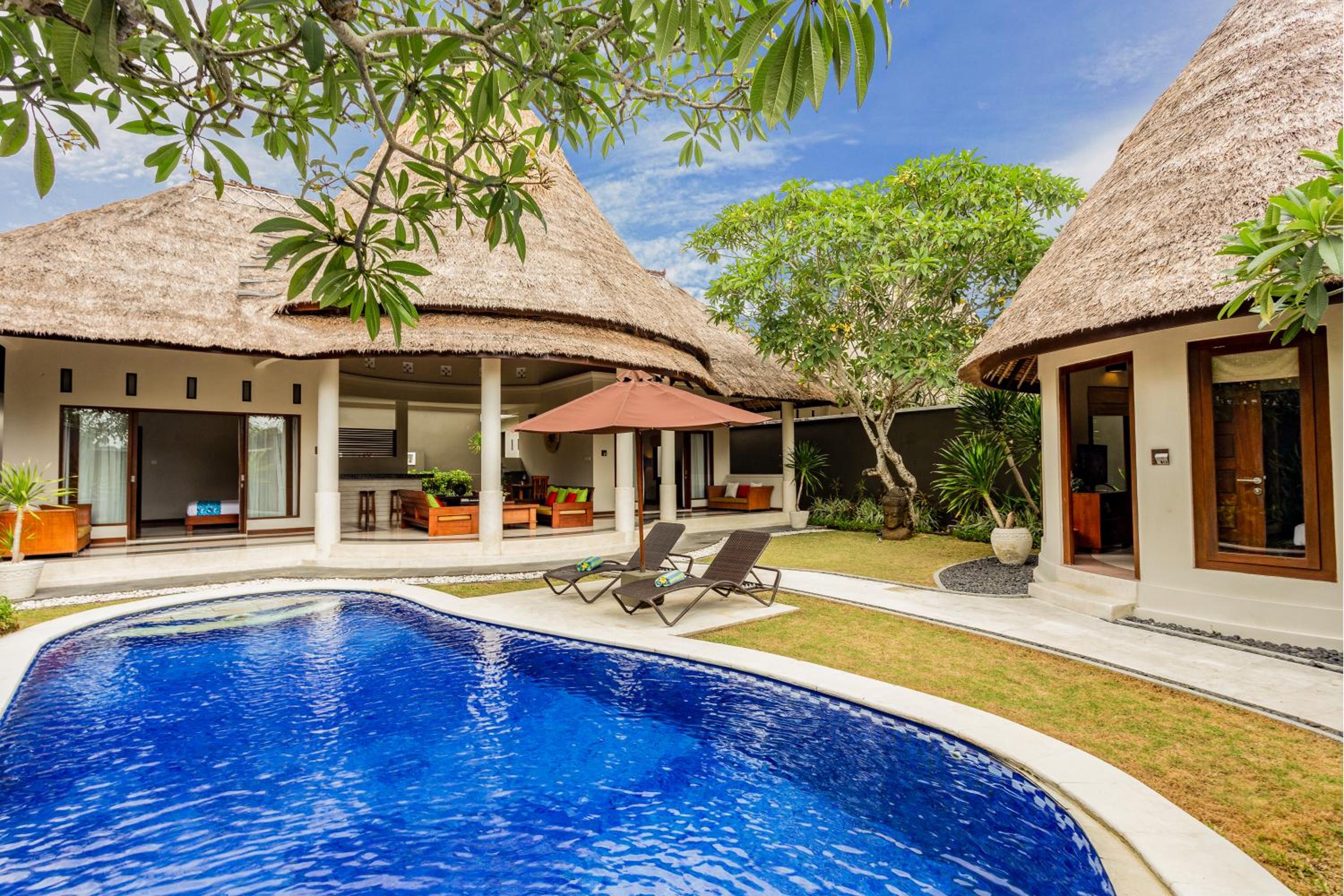 Three-Bedroom Villa with Private Pool and Garden - Photo 2