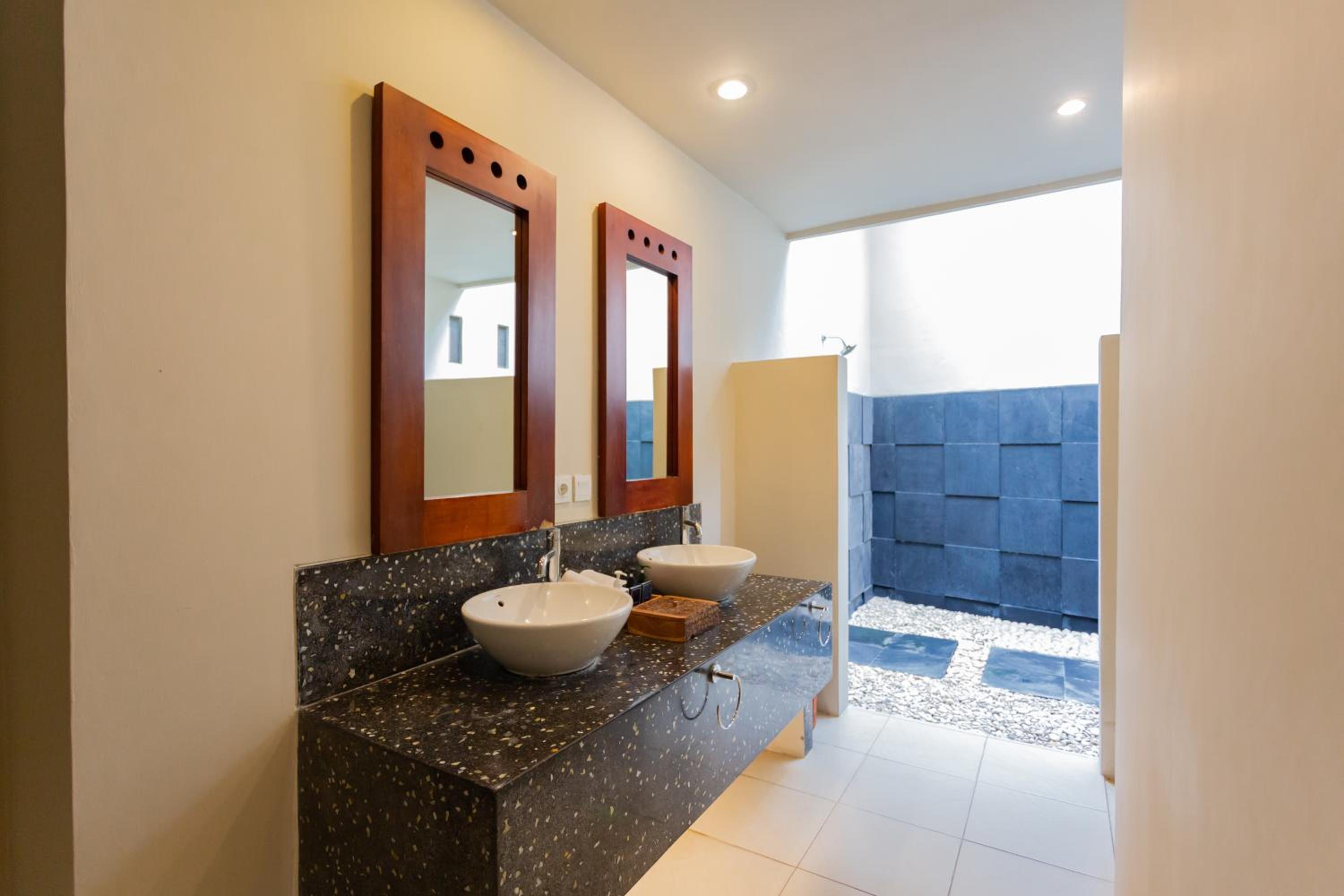 Two-Bedroom Villa with Private Pool and Garden - Photo 6