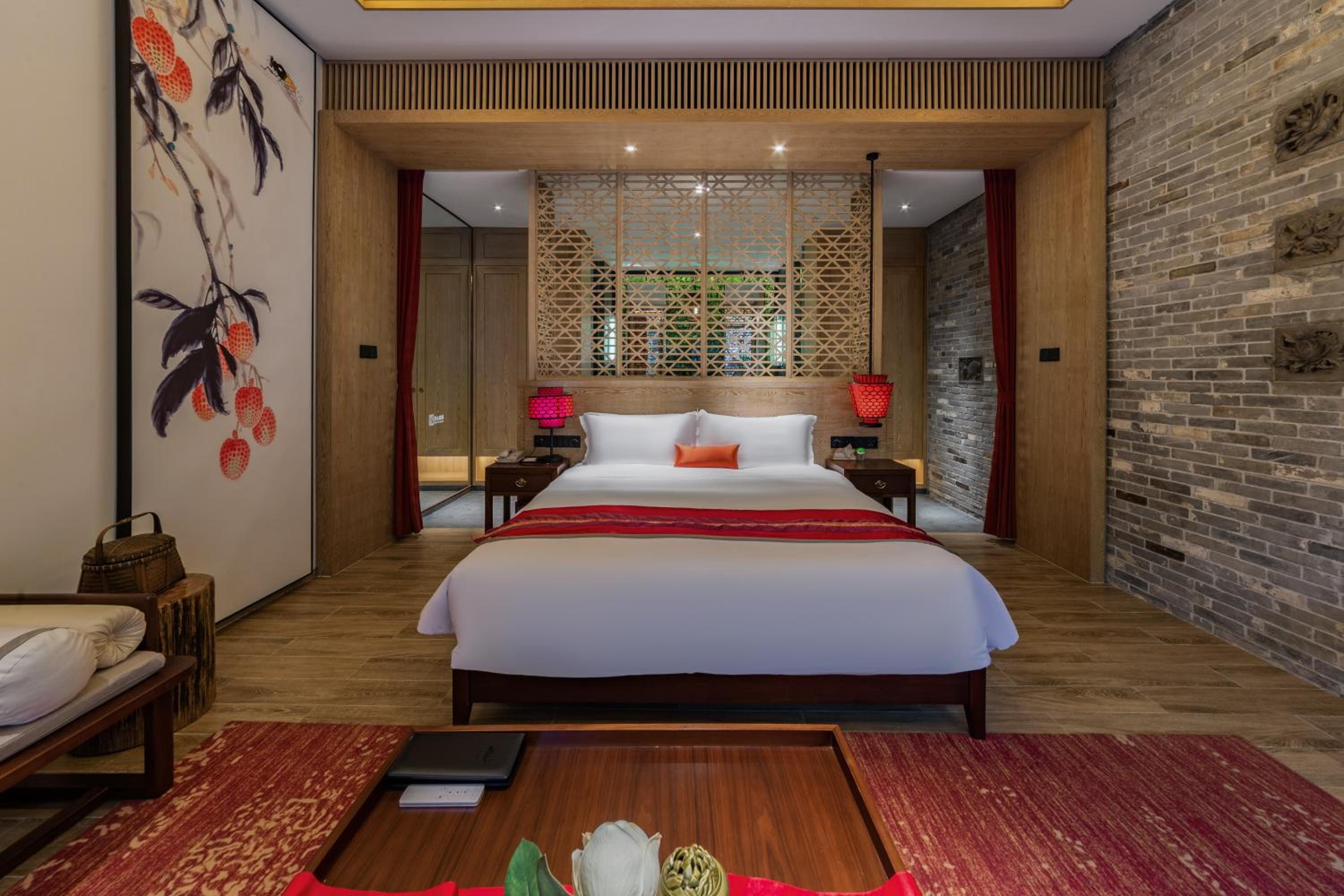 Deluxe Queen Room