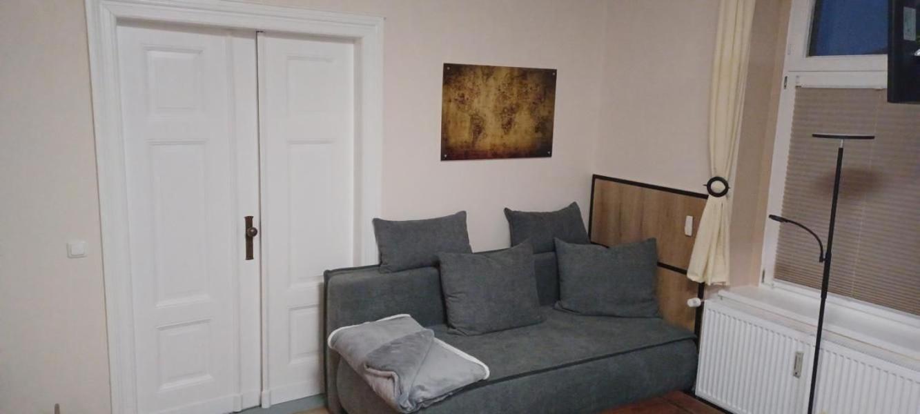 One-Bedroom Apartment with Shower photo 1