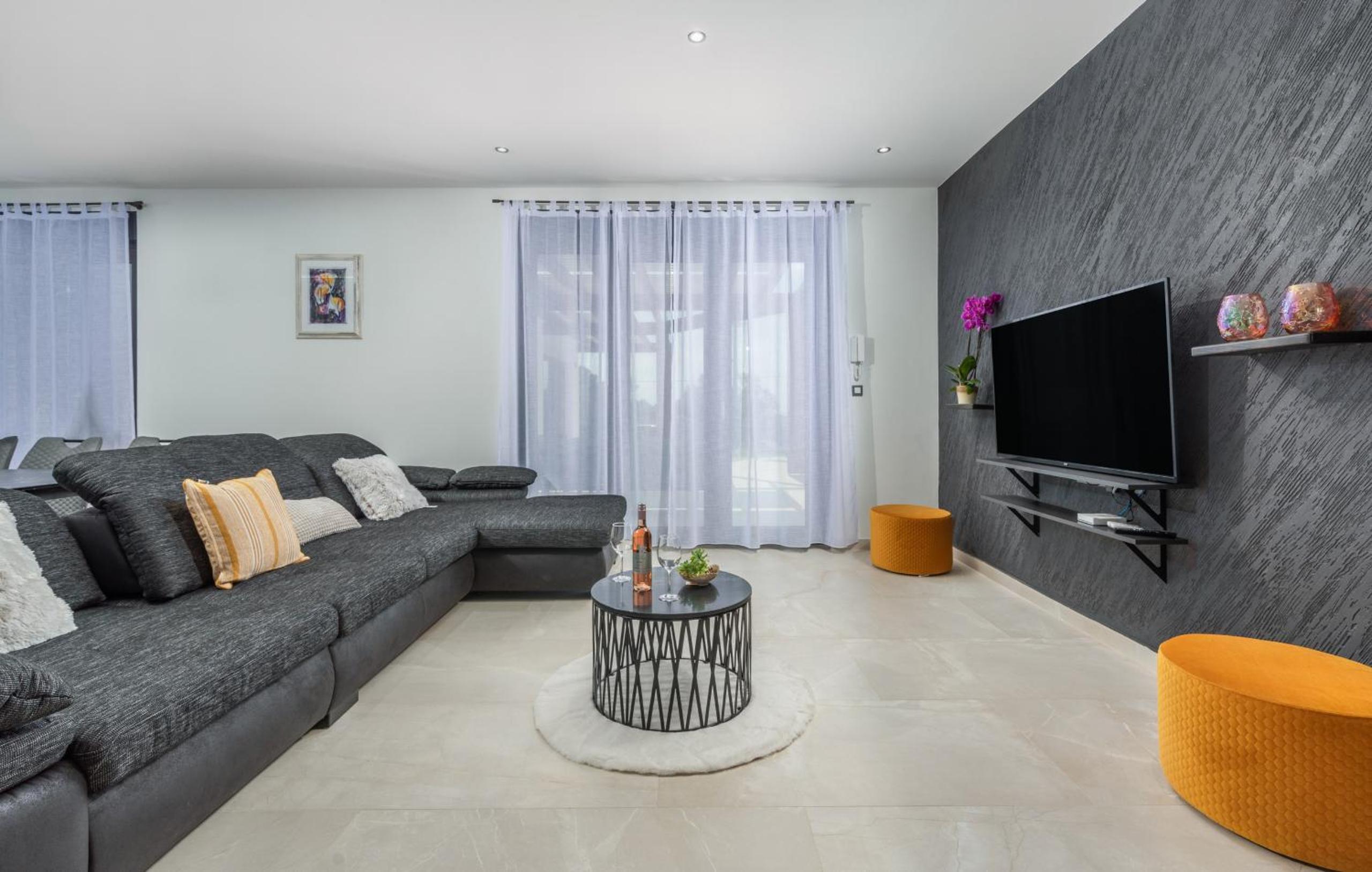 Villa photo 1