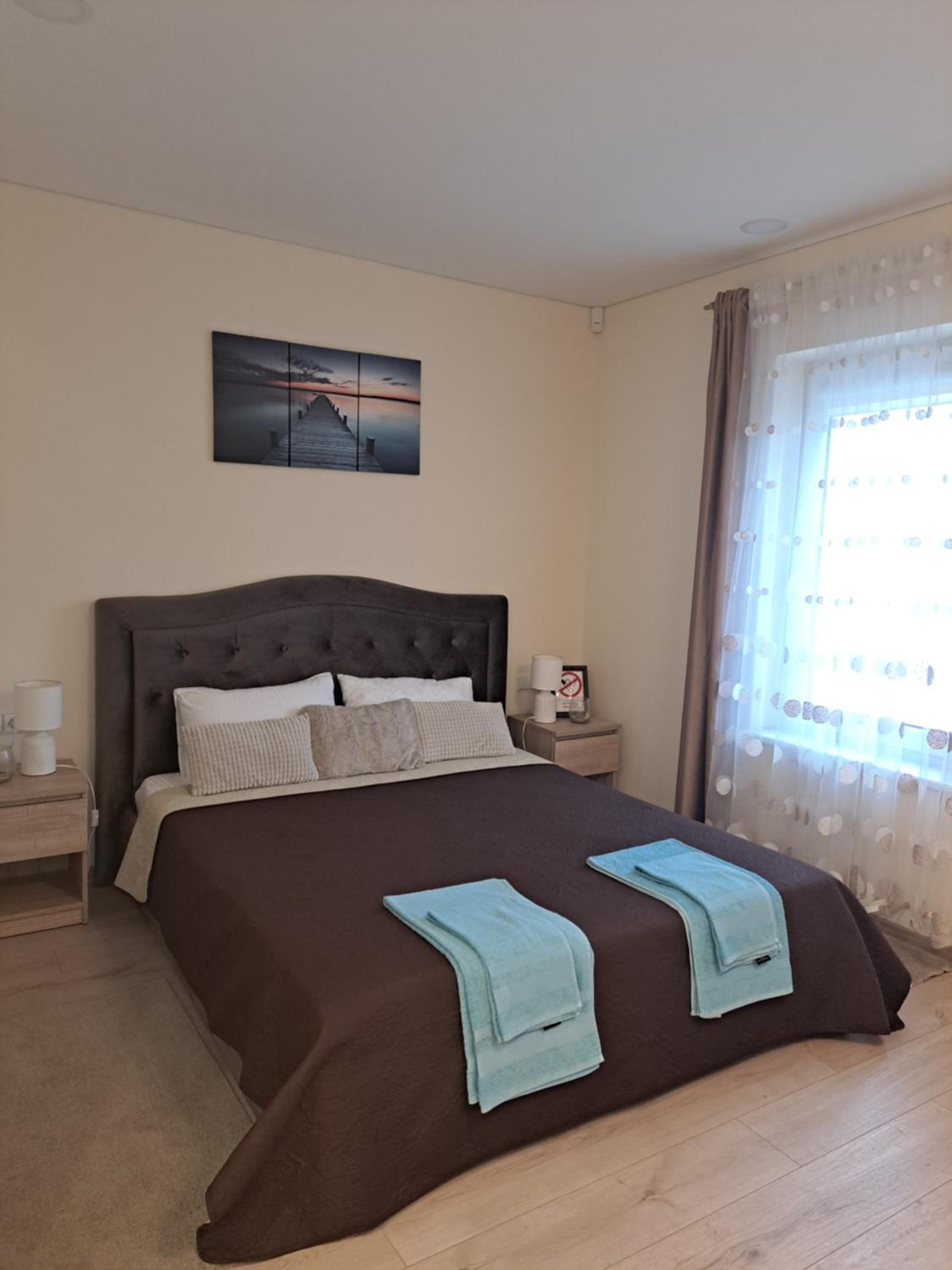 One-Bedroom Apartment - Photo 1