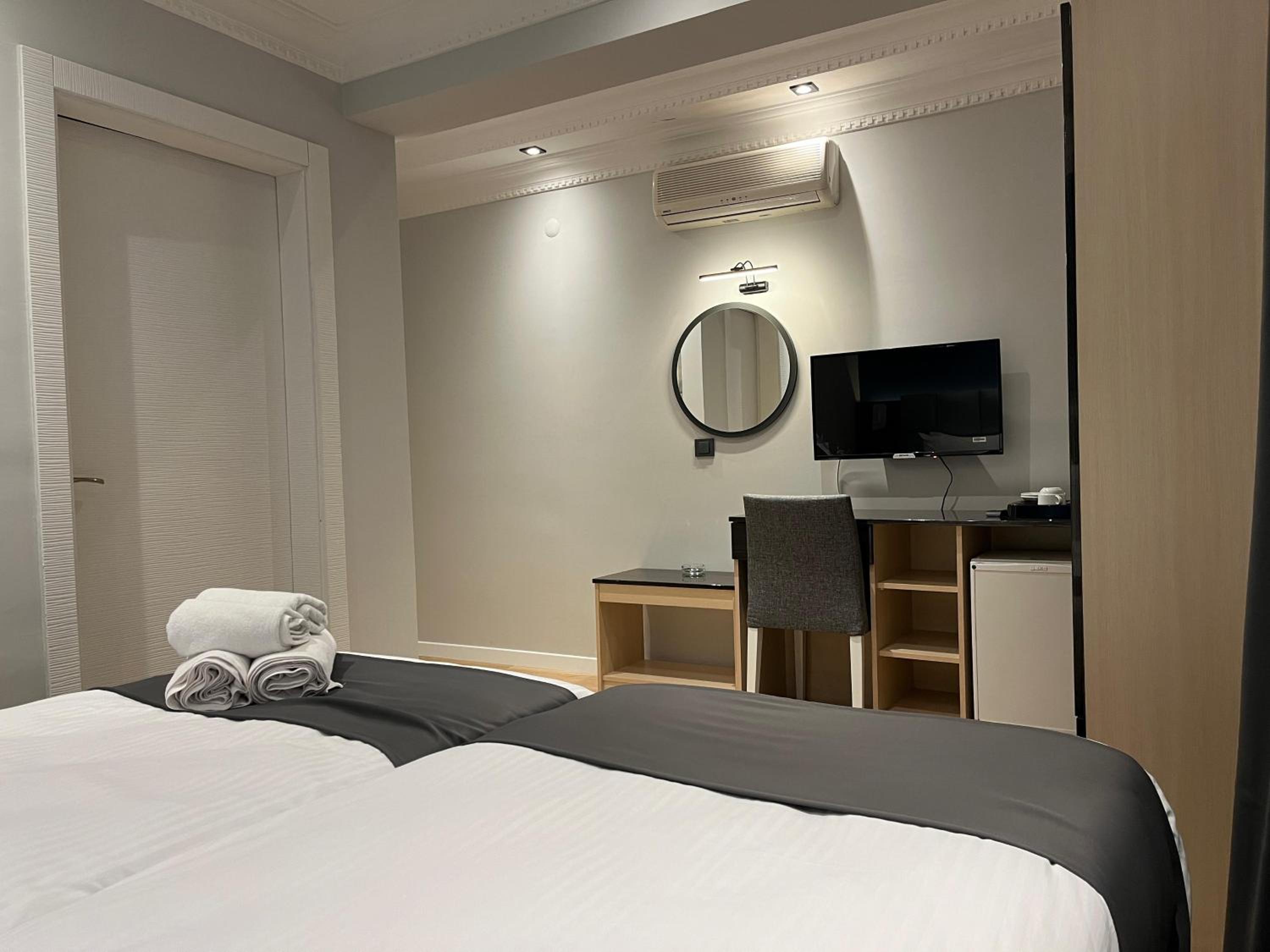 Standard Double Room - Photo 1