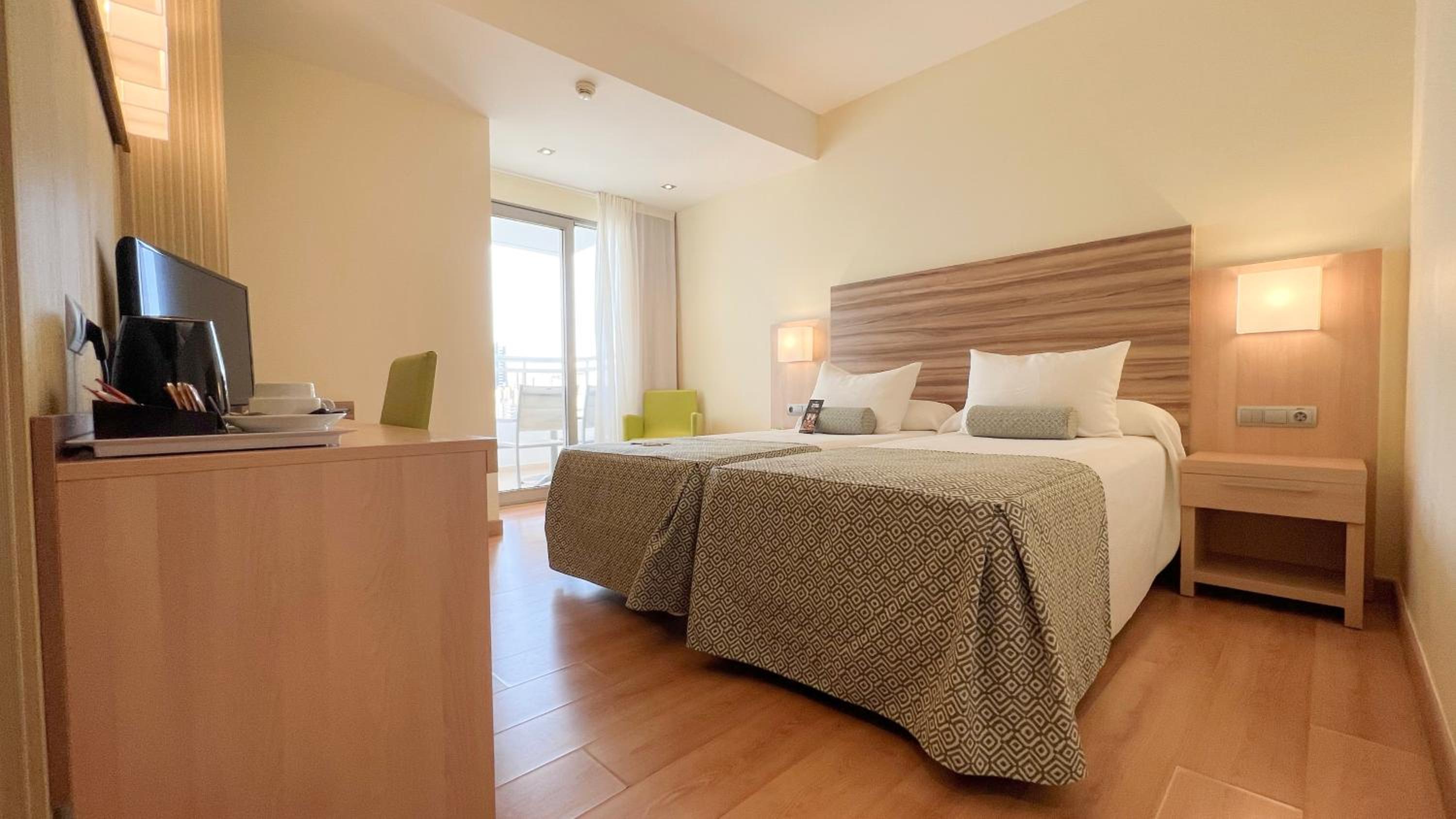 Twin Room with Balcony - Photo 1