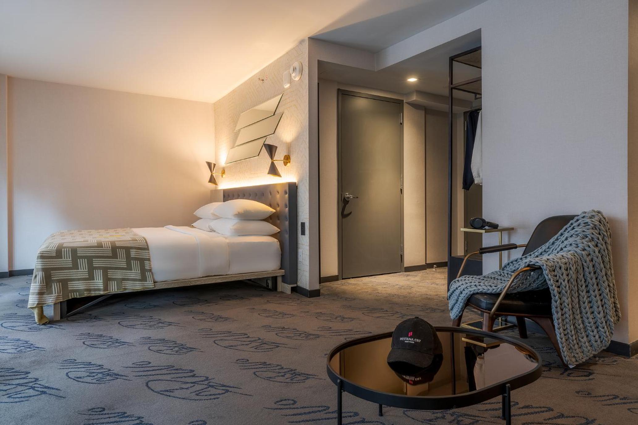ADA - Junior Suite with Balcony and View thumbnail 5