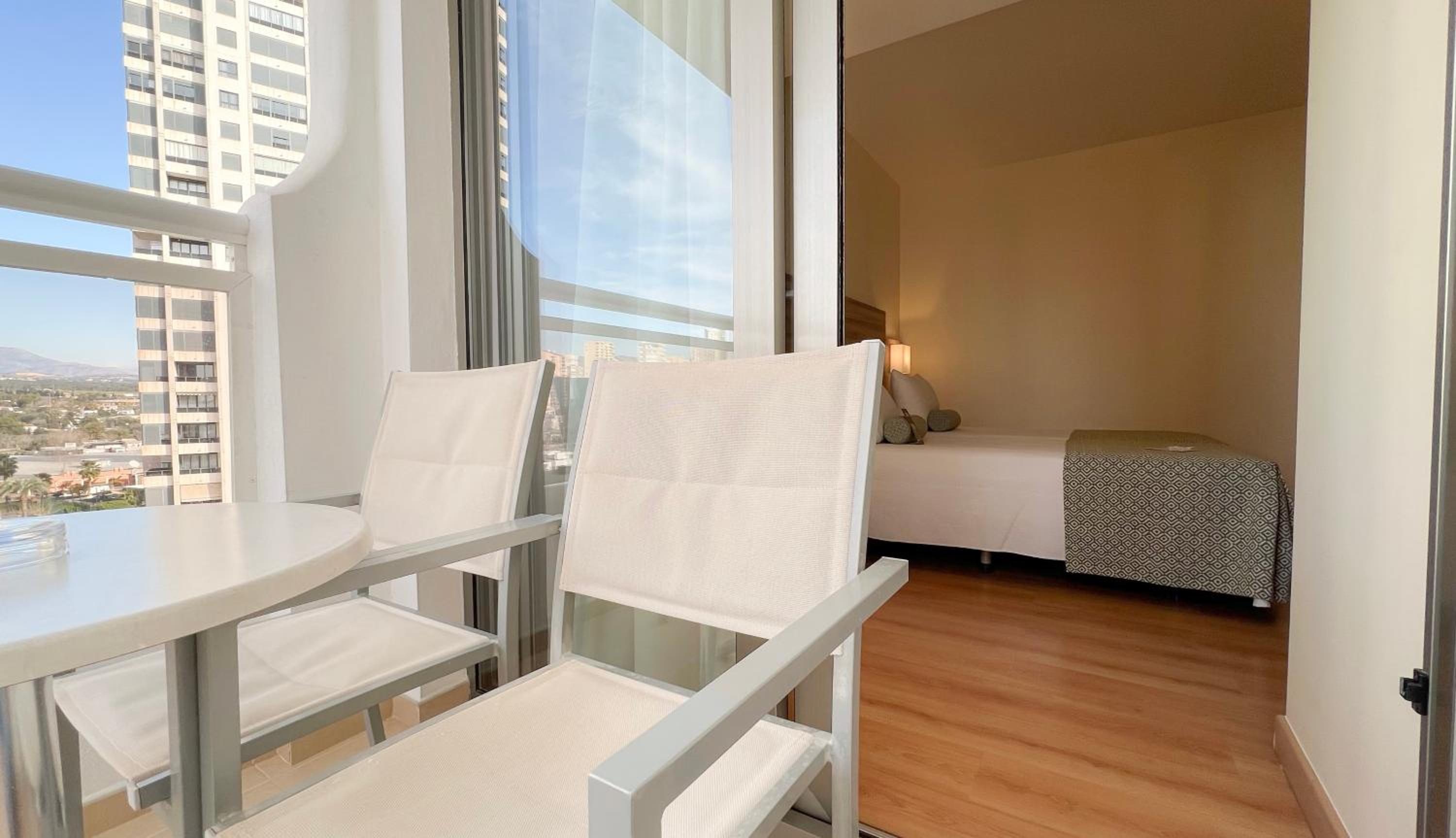 Twin Room with Balcony - Photo 8