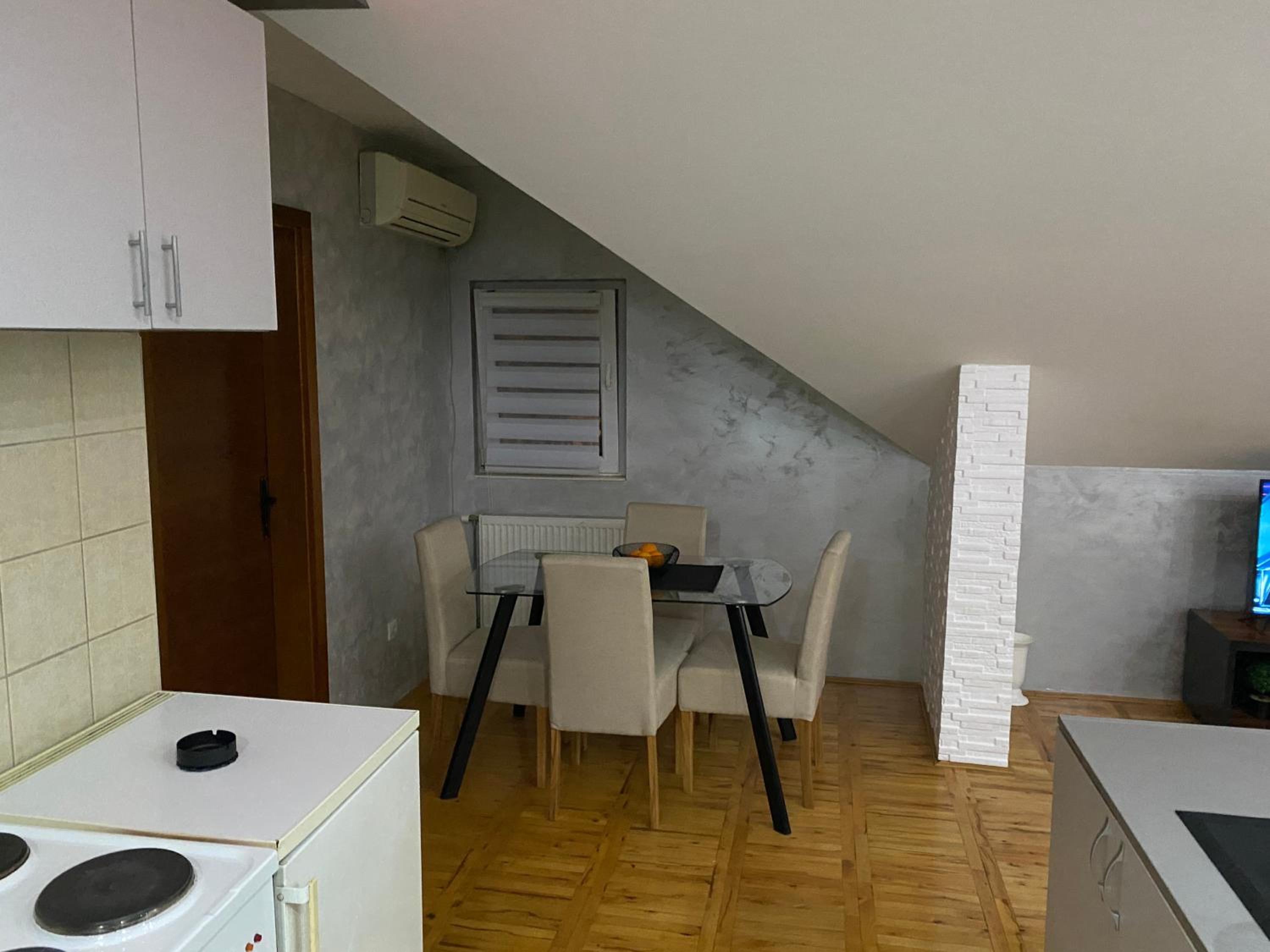 One-Bedroom Apartment photo 2