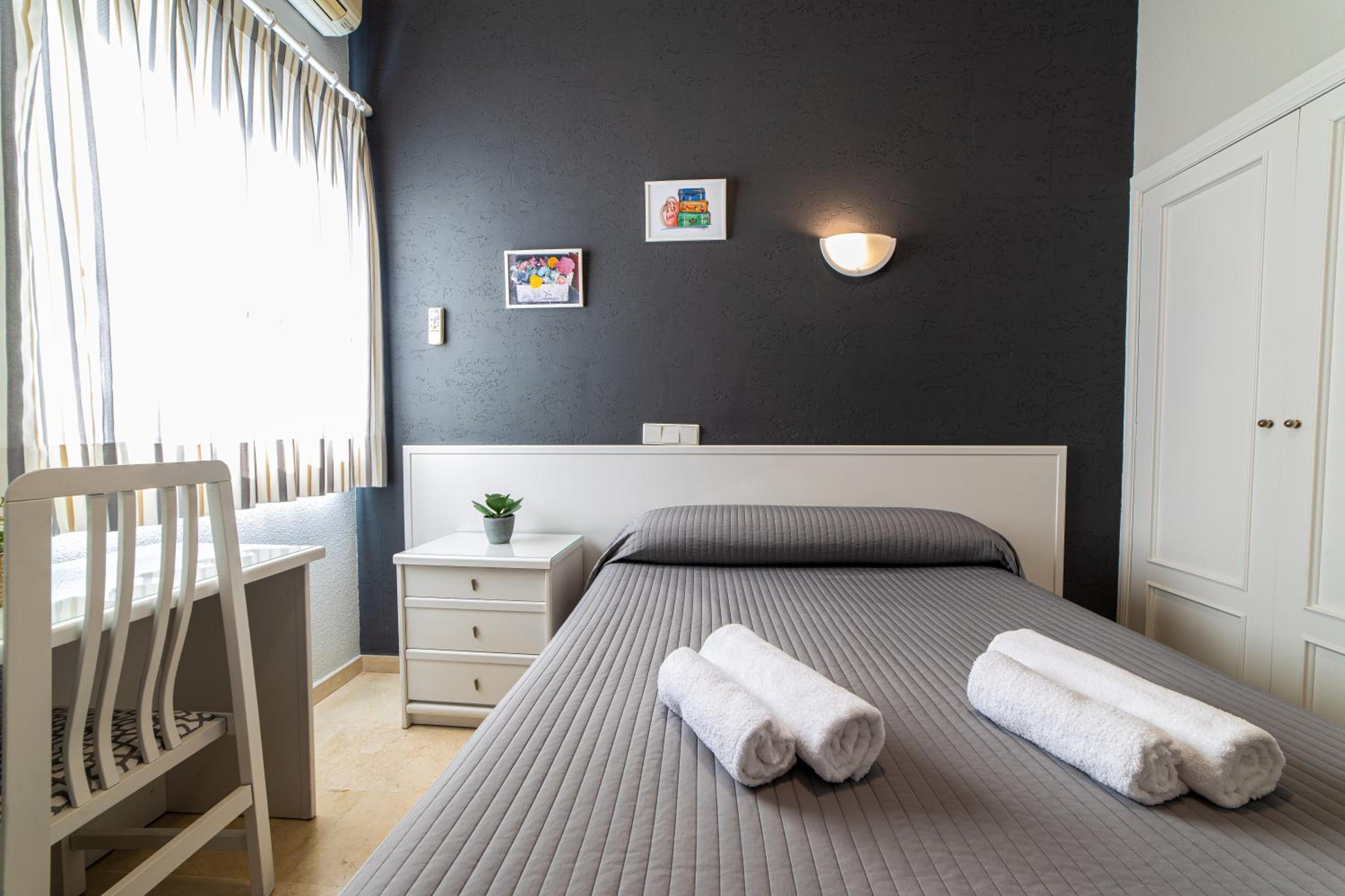Single Room photo 2