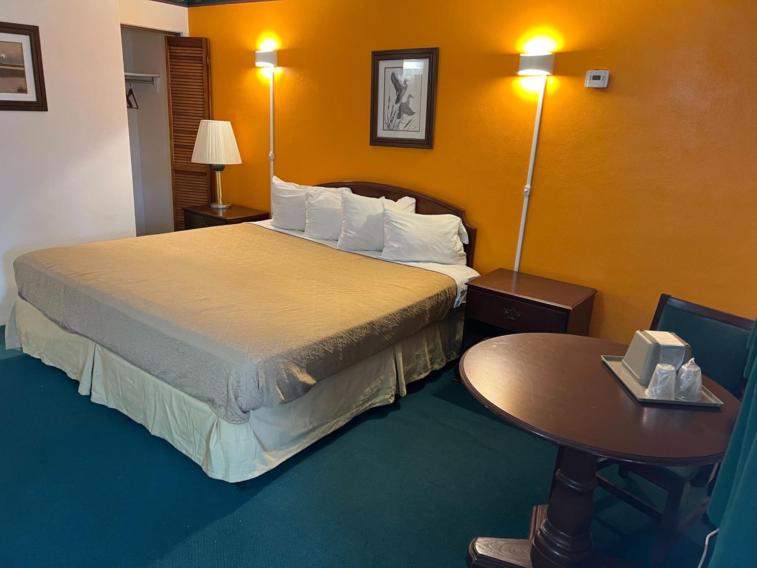 Single Room with Bathroom photo 1