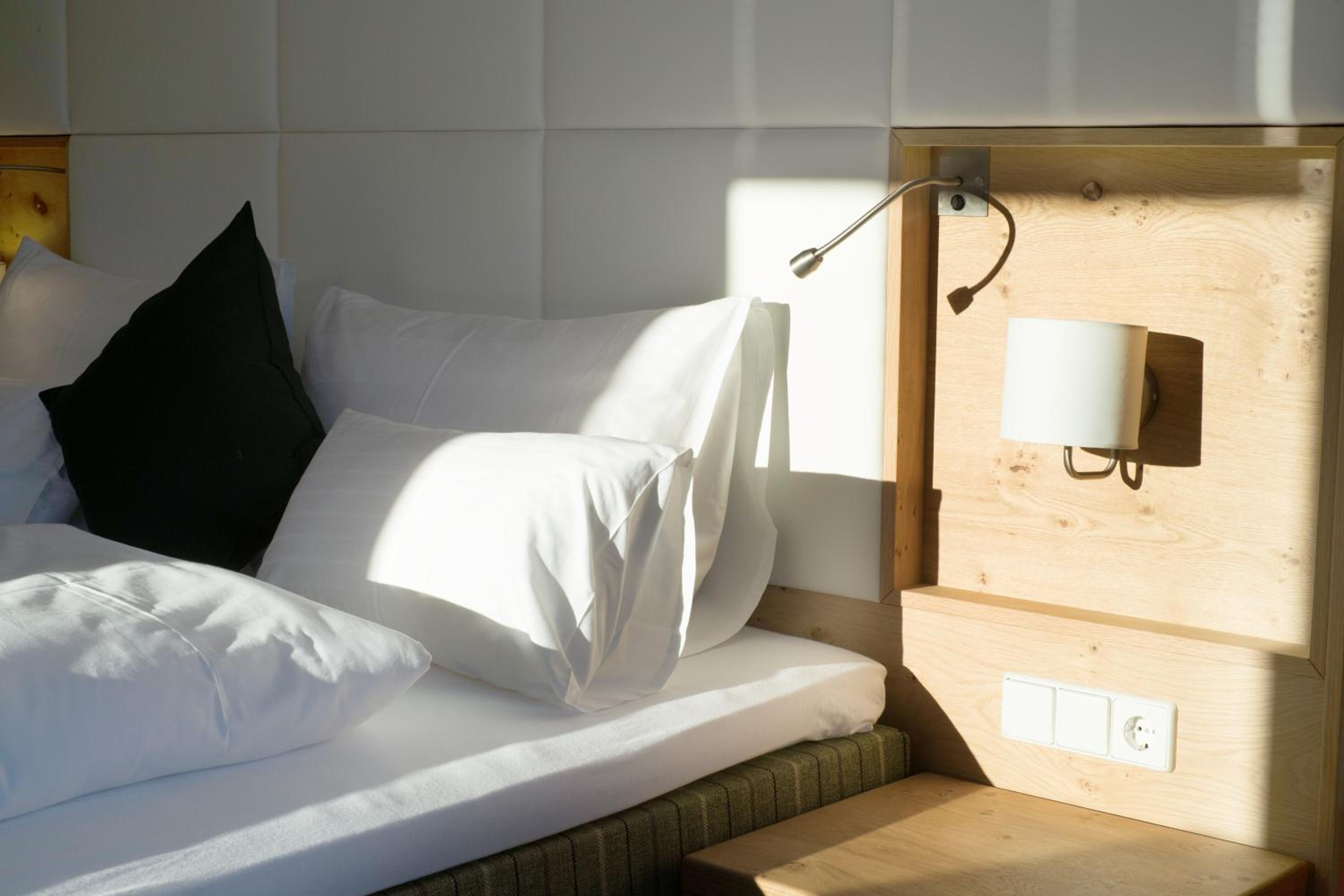Deluxe Double Room - Photo 8