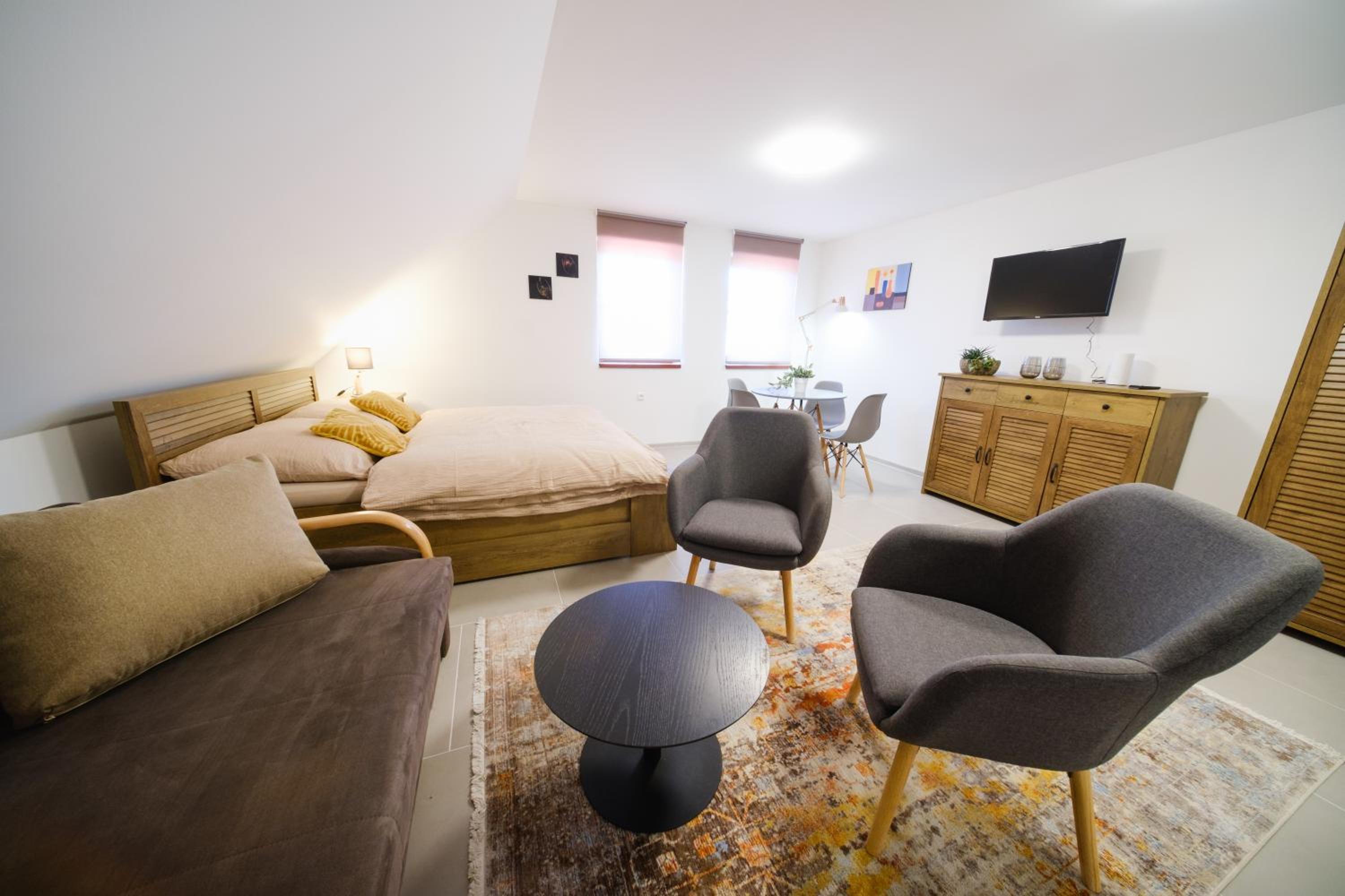 One-Bedroom Apartment photo 2