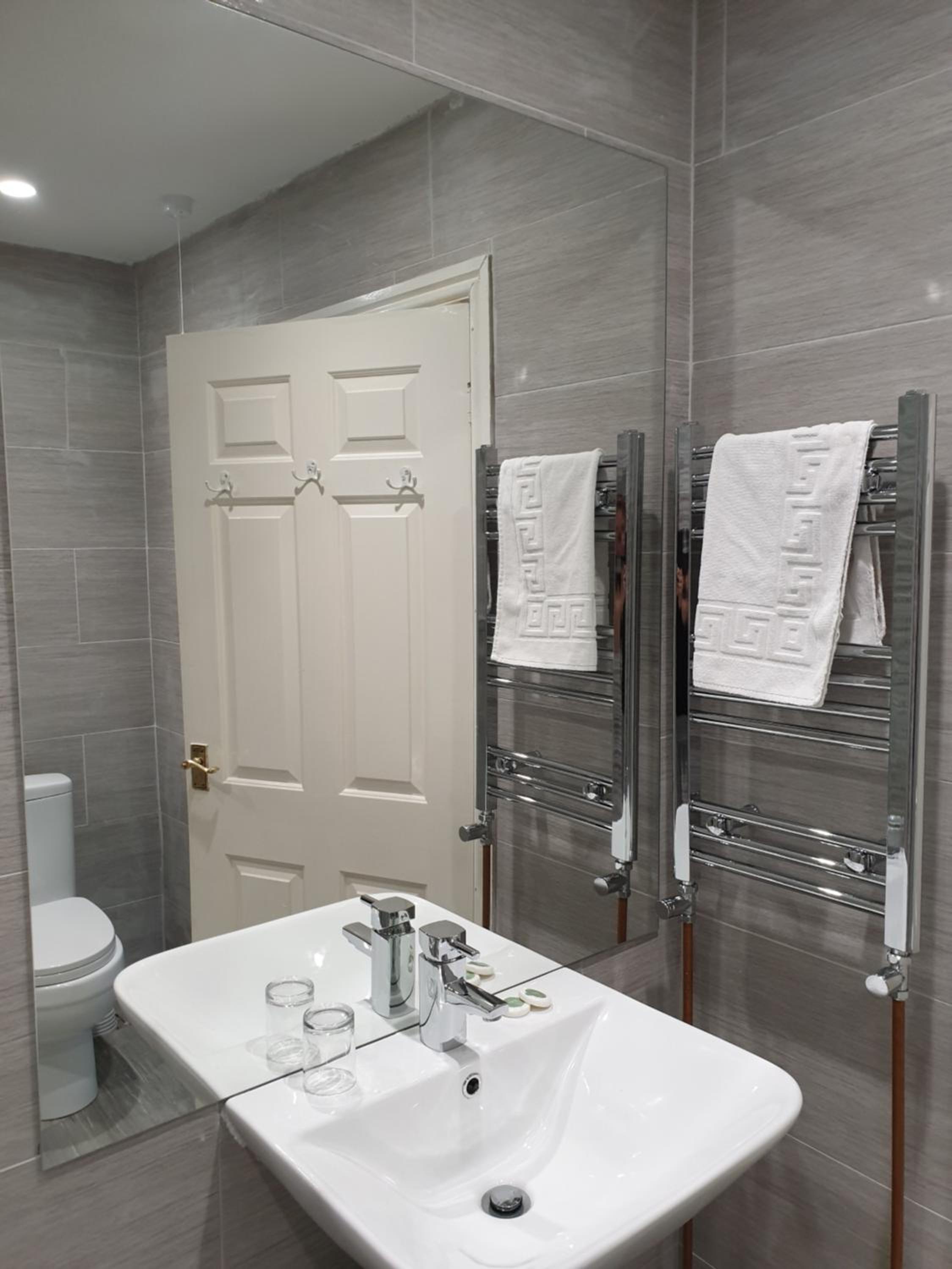 Deluxe Double Room with Shower photo 2